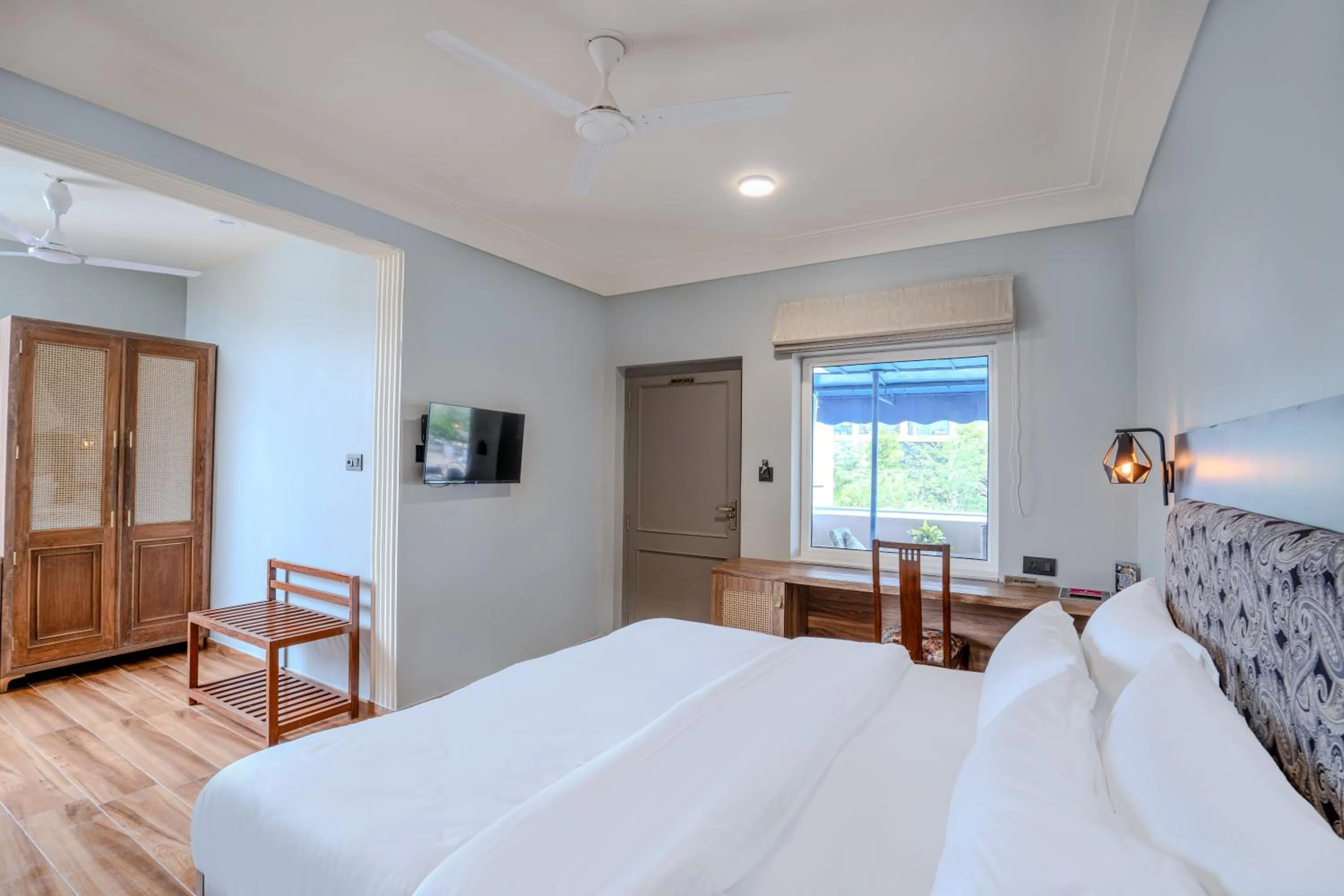 Photo of the whole room, Bed in Girisadan - A City Centre Boutique Hotel