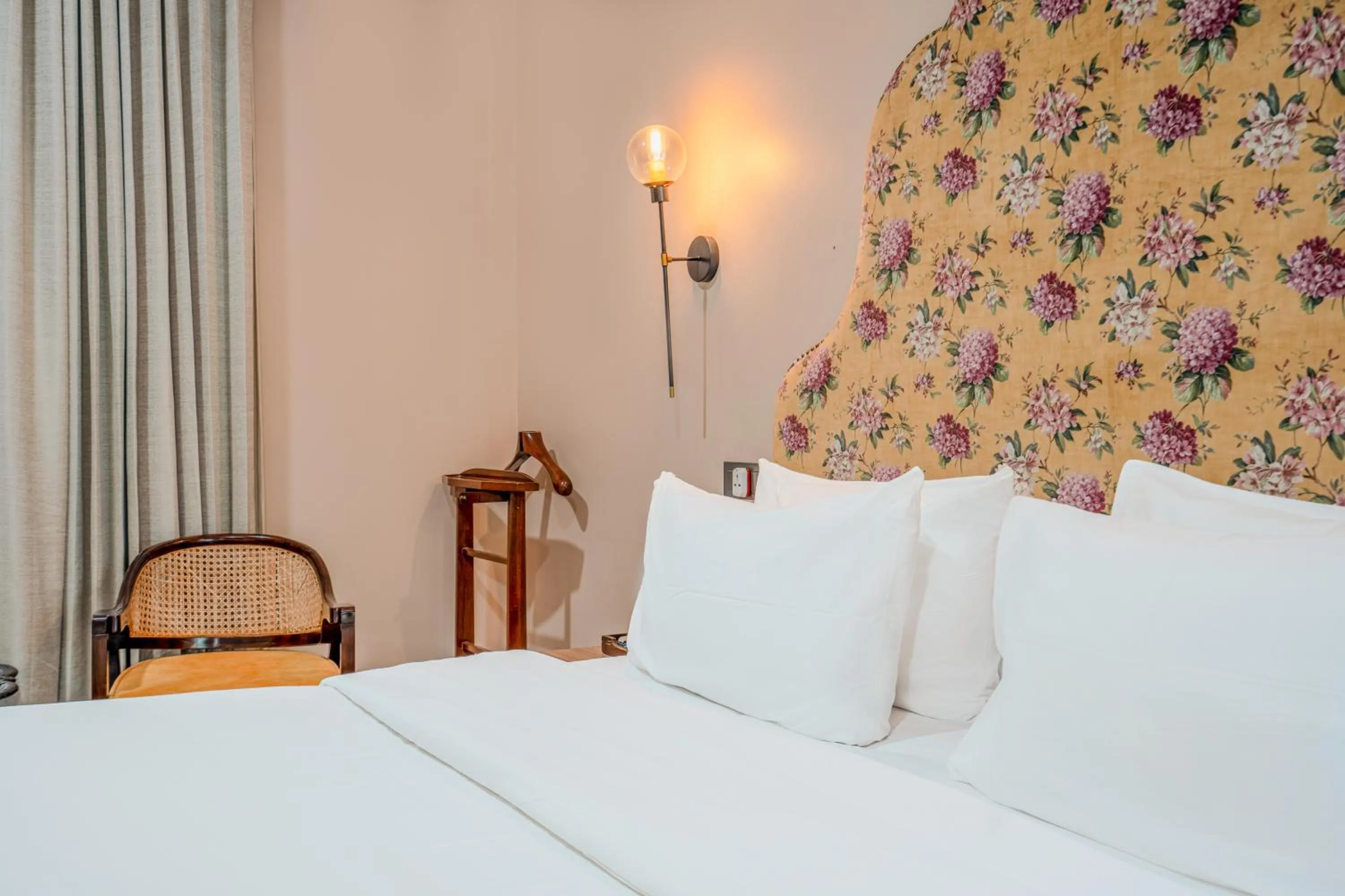 Bed in Girisadan - A City Centre Boutique Hotel