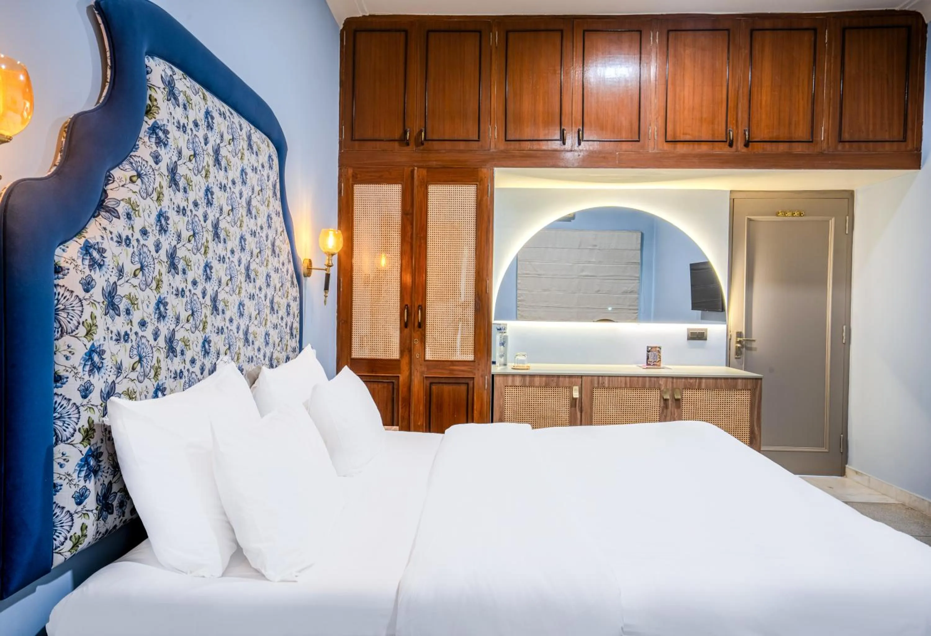 Bed in Girisadan - A City Centre Boutique Hotel