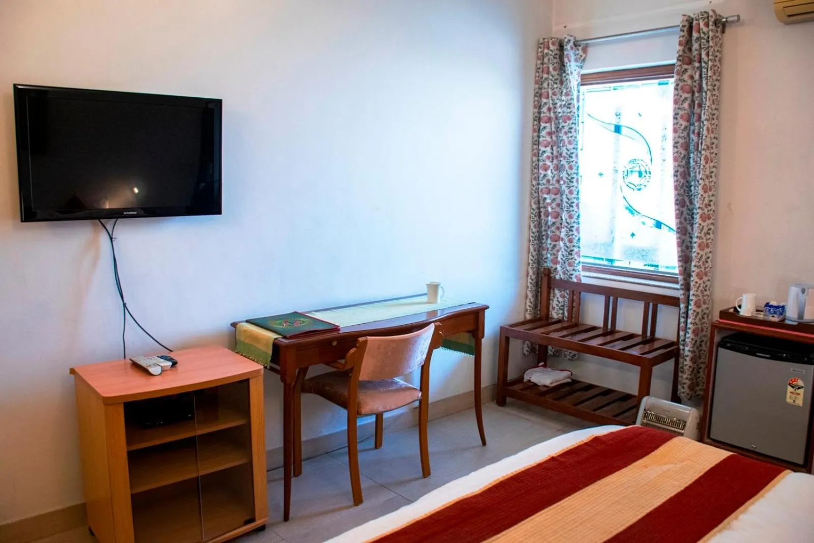 Bed in Girisadan - A City Centre Boutique Hotel