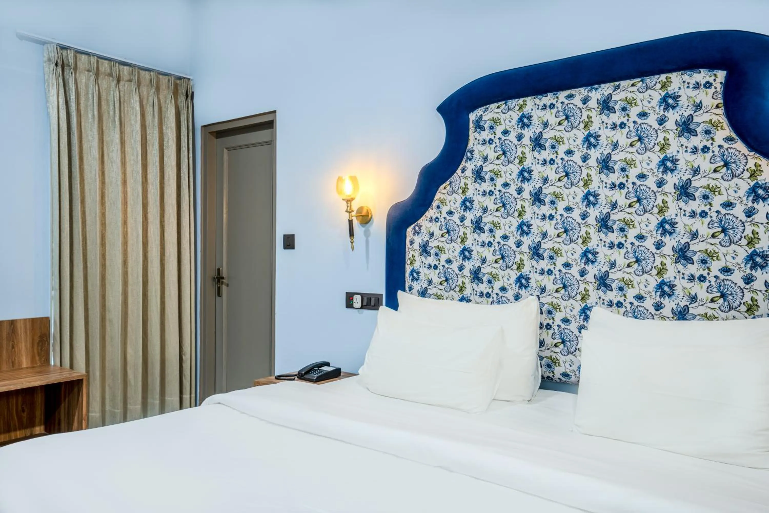 Bed in Girisadan - A City Centre Boutique Hotel