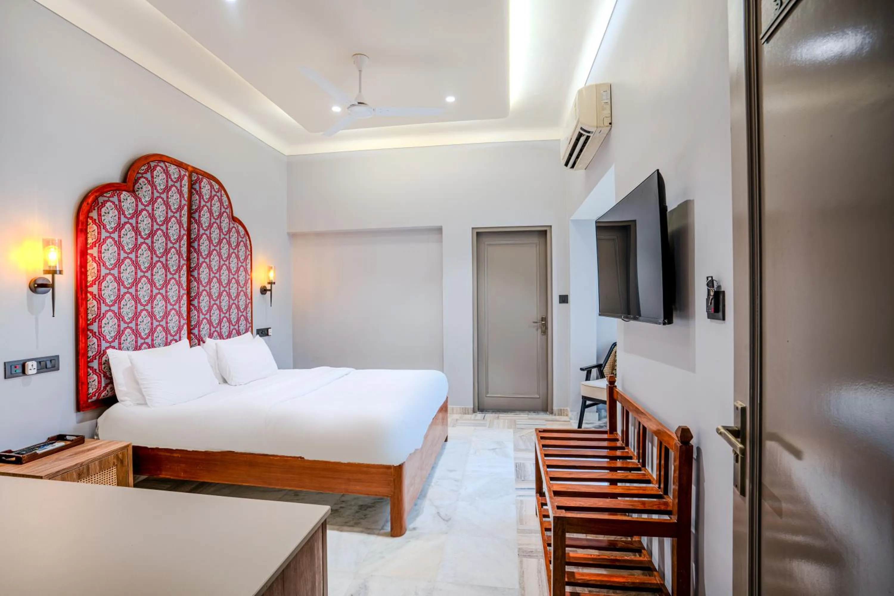 Bed in Girisadan - A City Centre Boutique Hotel