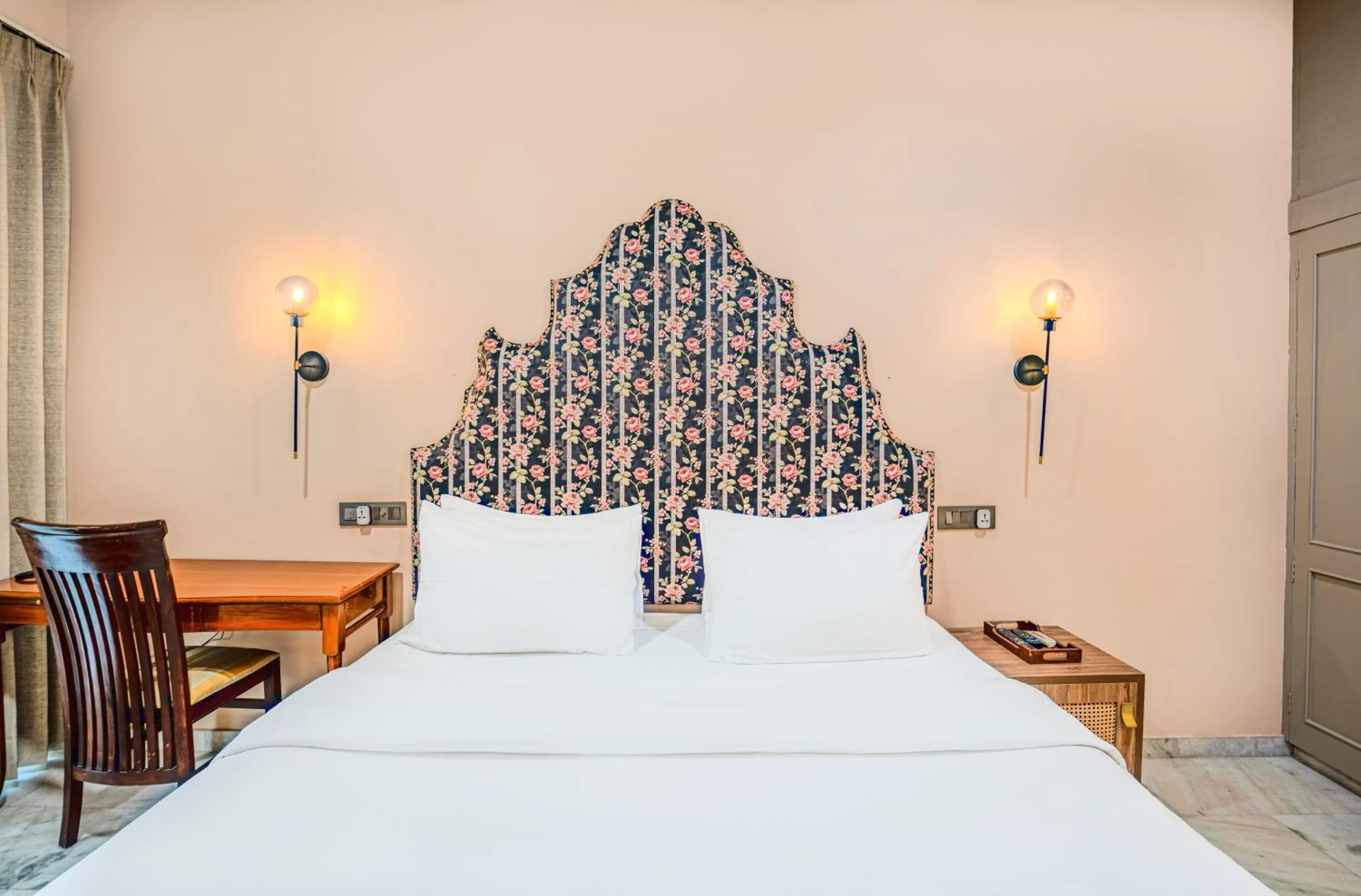 Bed in Girisadan - A City Centre Boutique Hotel
