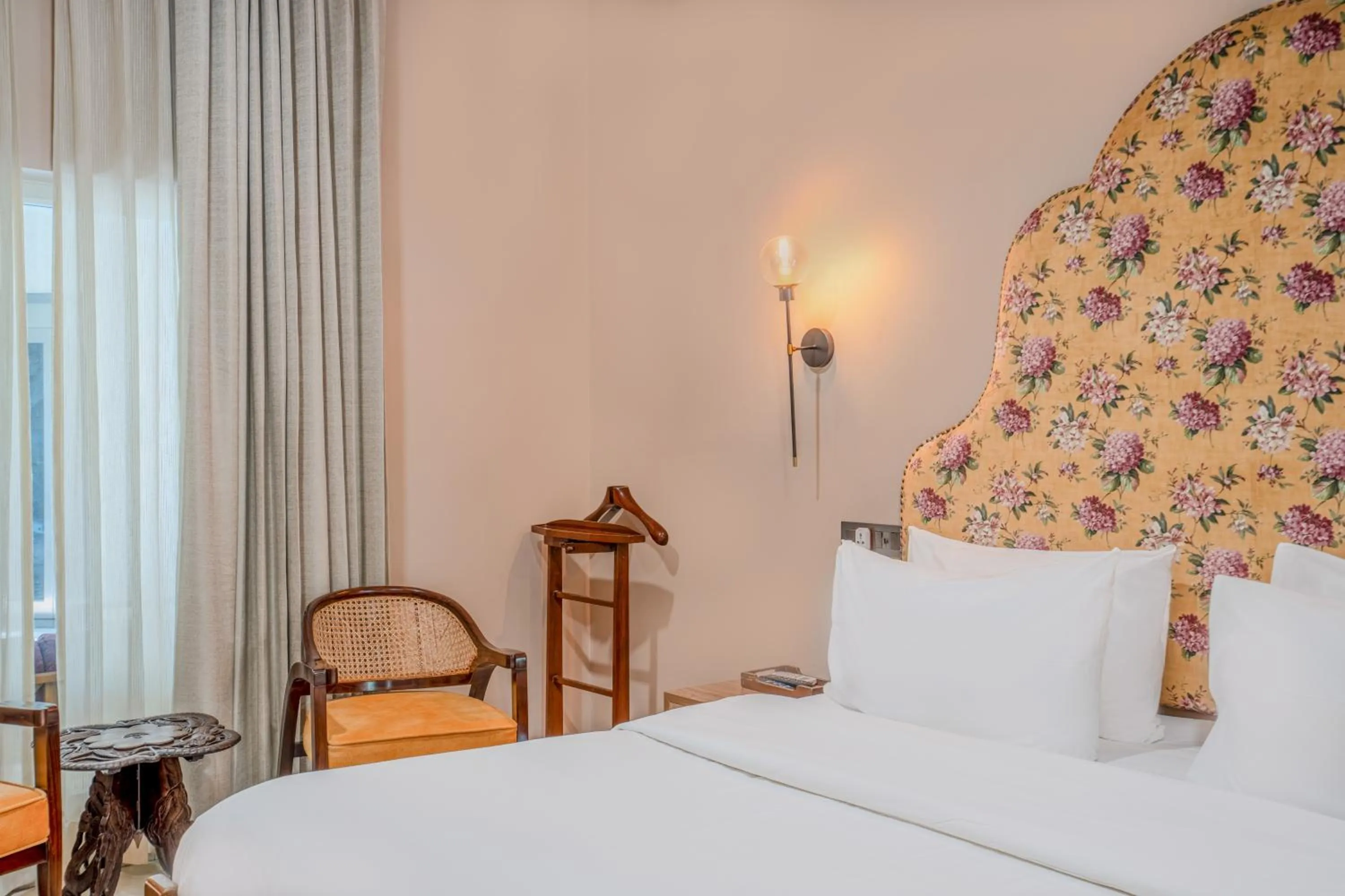 Bed in Girisadan - A City Centre Boutique Hotel