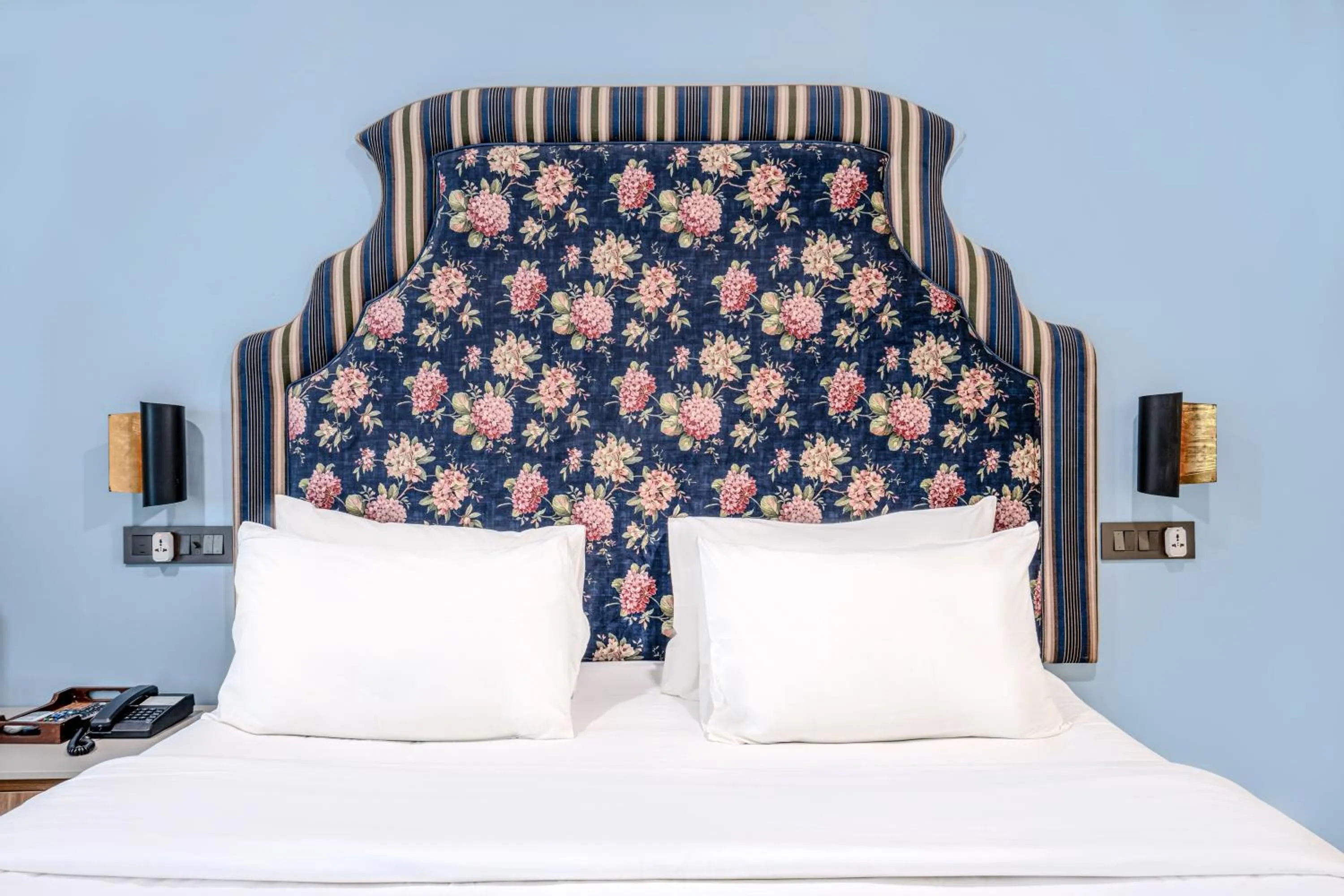 Bed in Girisadan - A City Centre Boutique Hotel