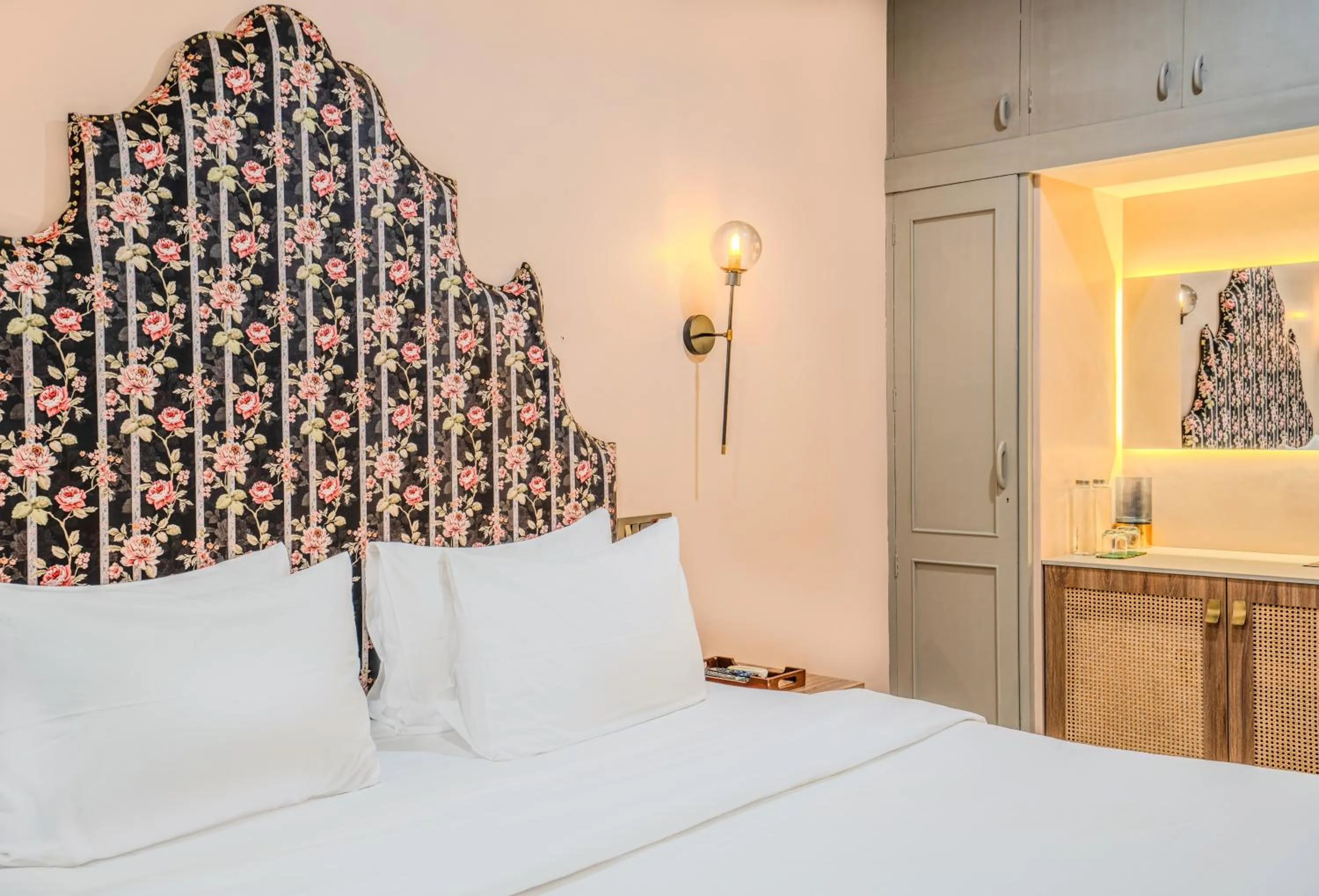 Bed in Girisadan - A City Centre Boutique Hotel