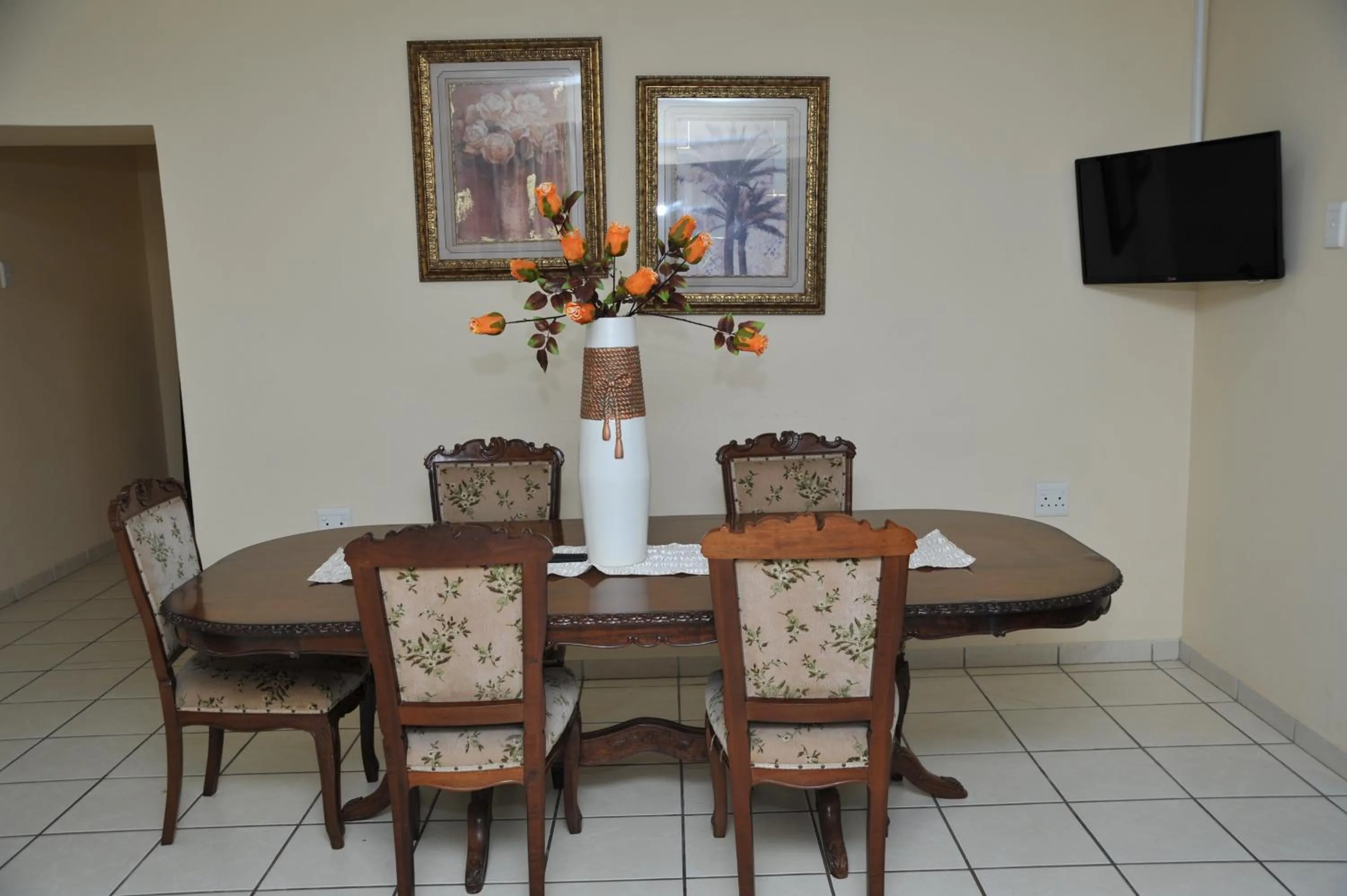 Dining area in The Norwegian Lodge