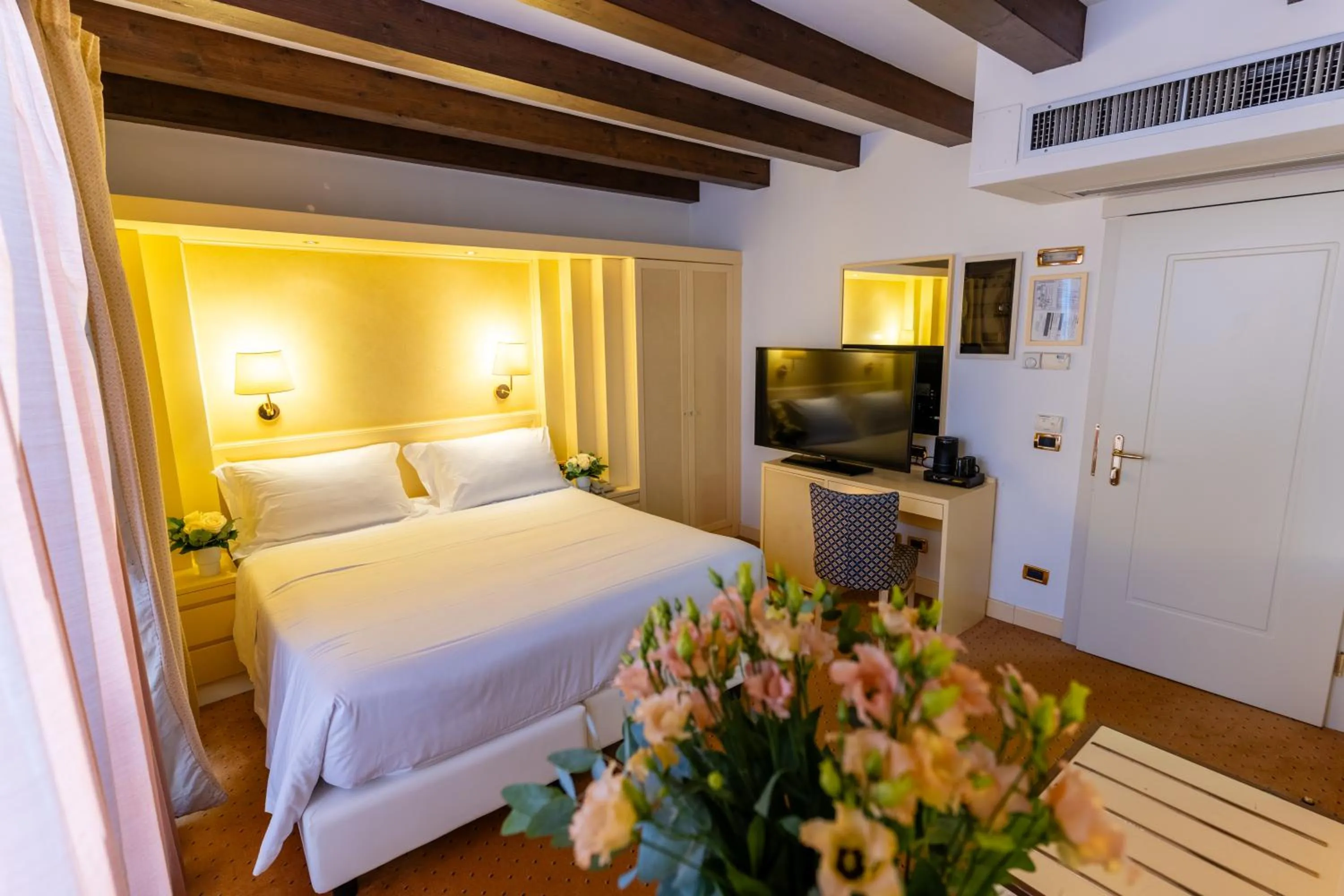 TV and multimedia, Bed in Hotel Giudecca Venezia
