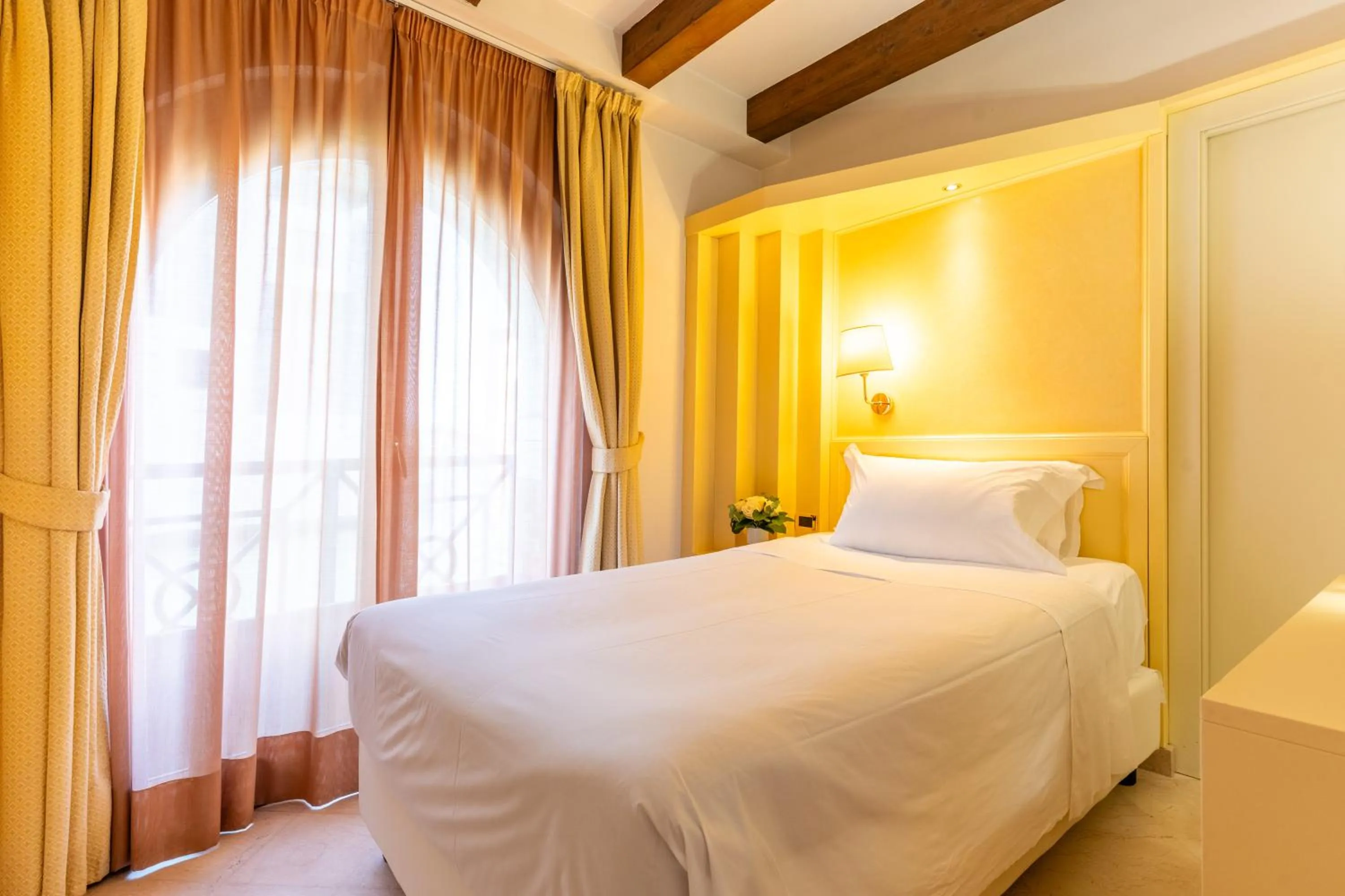 Photo of the whole room, Bed in Hotel Giudecca Venezia