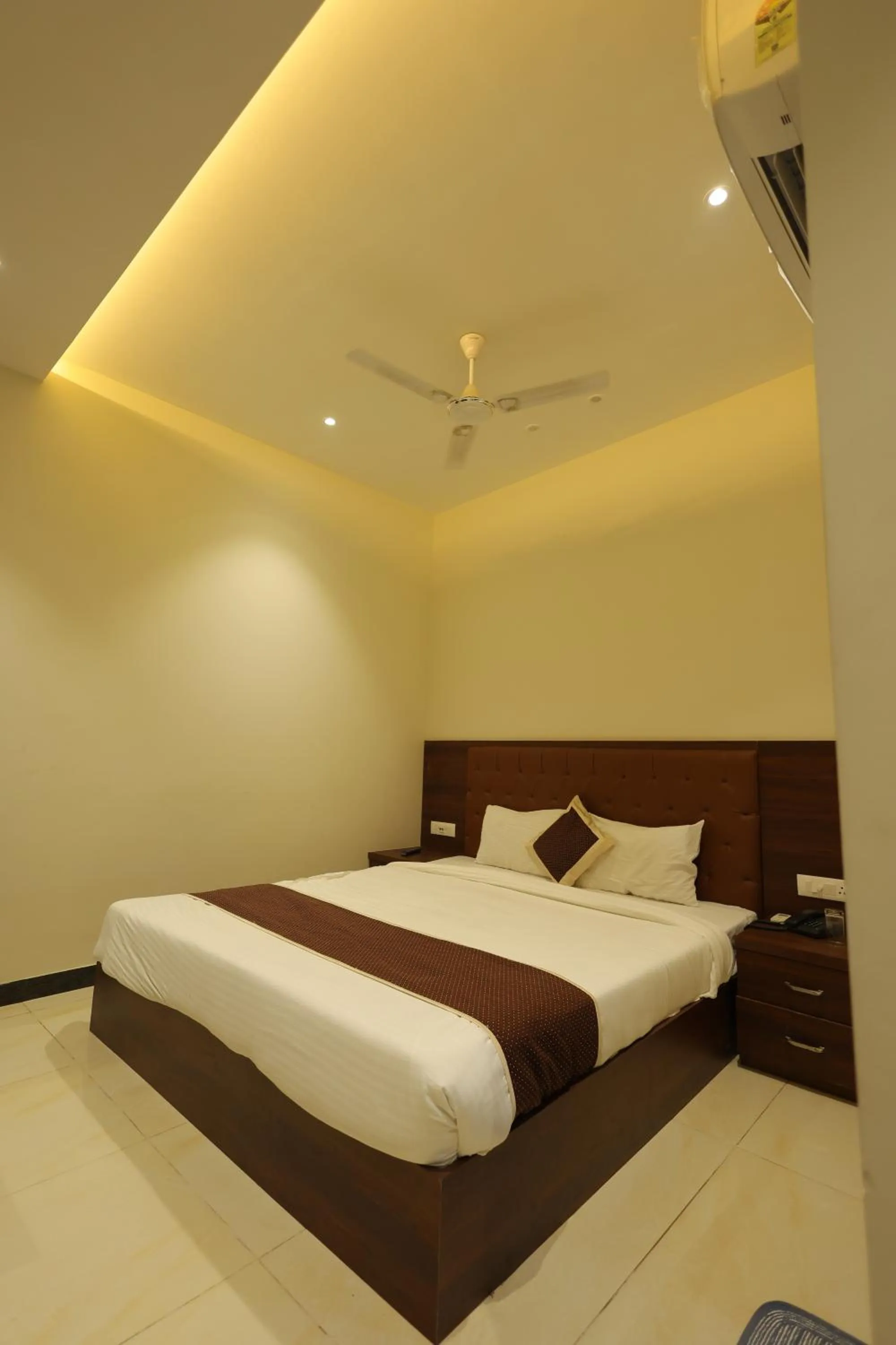 The Grand Tree Hotel