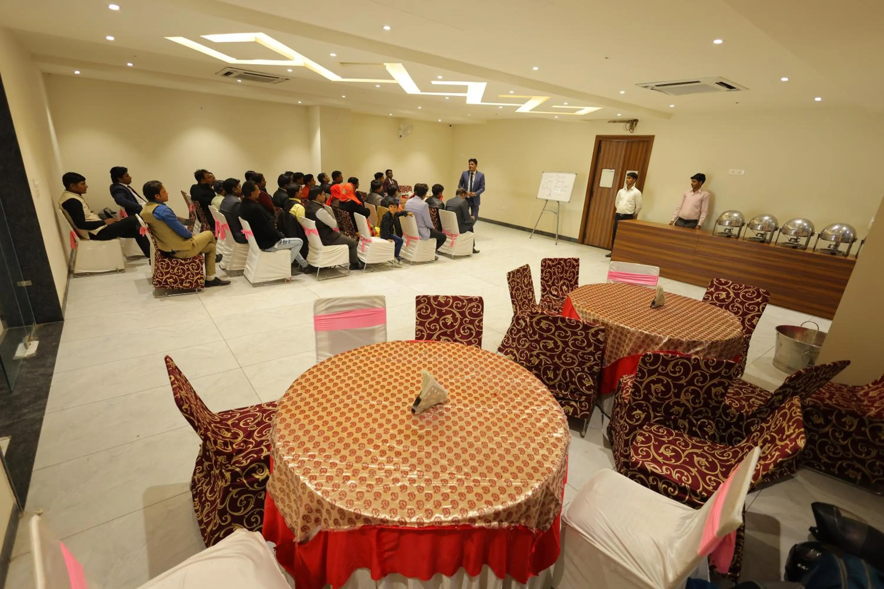 Restaurant/places to eat in The Grand Tree Hotel