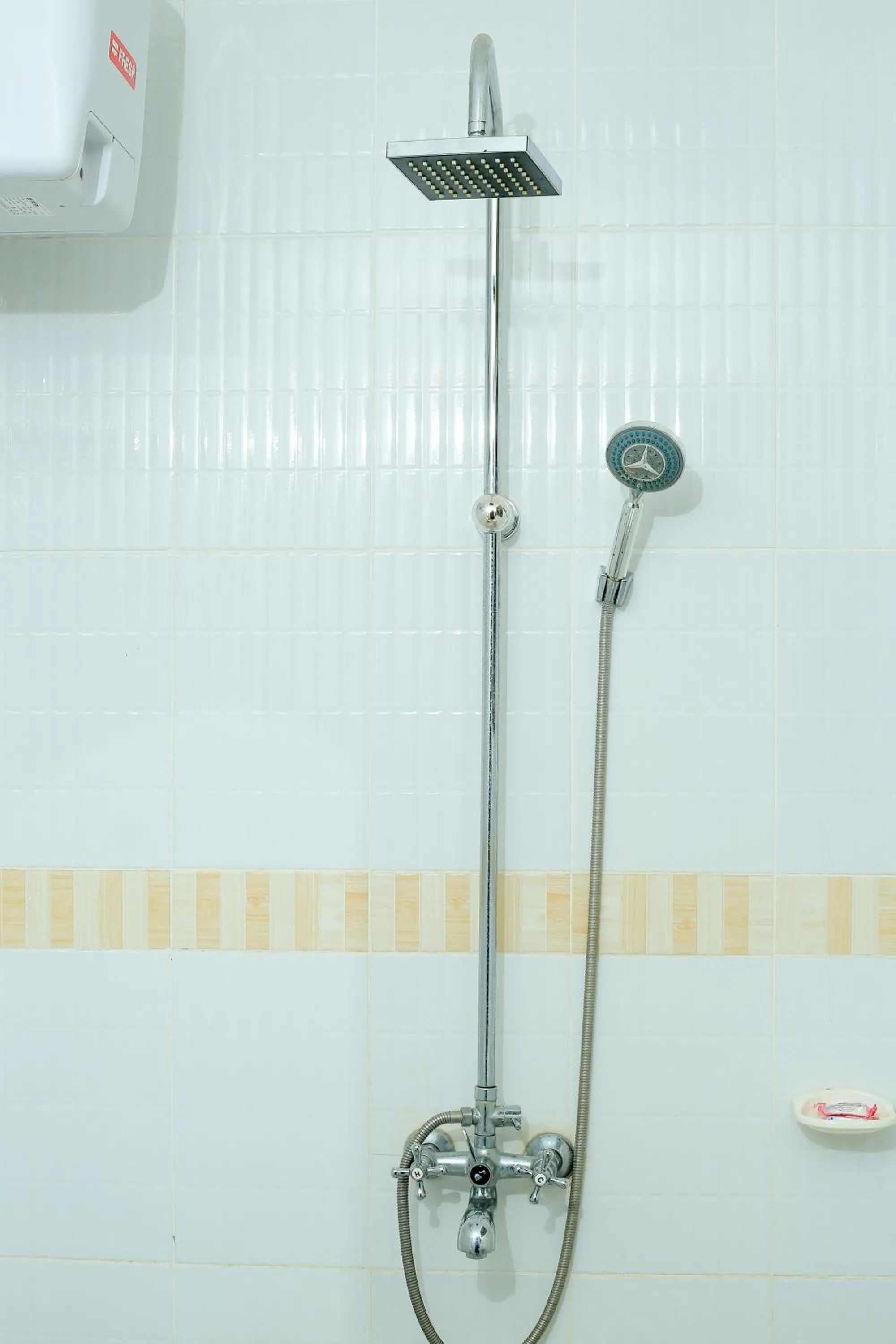 Shower in Triple Tee Gardens & Accomodation