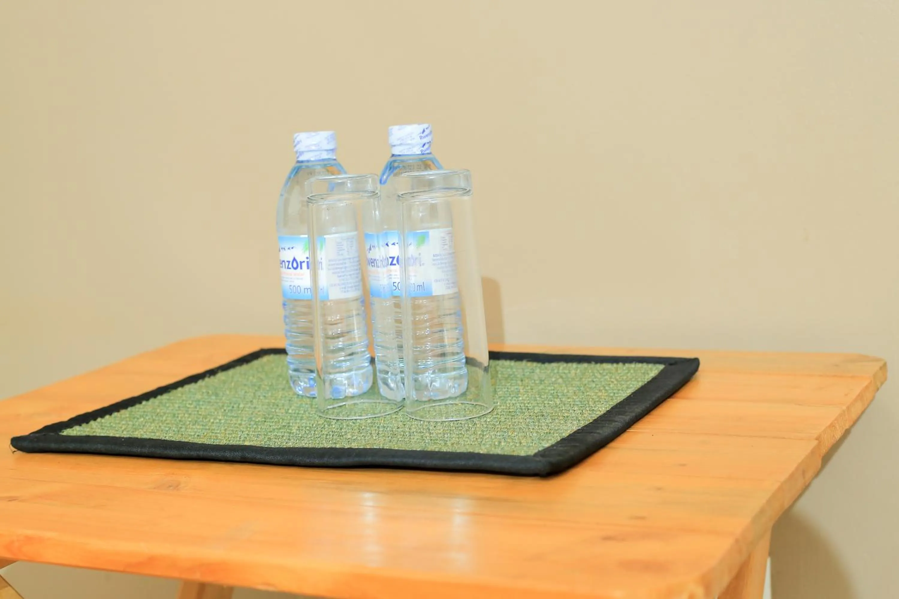 Drinks in Triple Tee Gardens & Accomodation