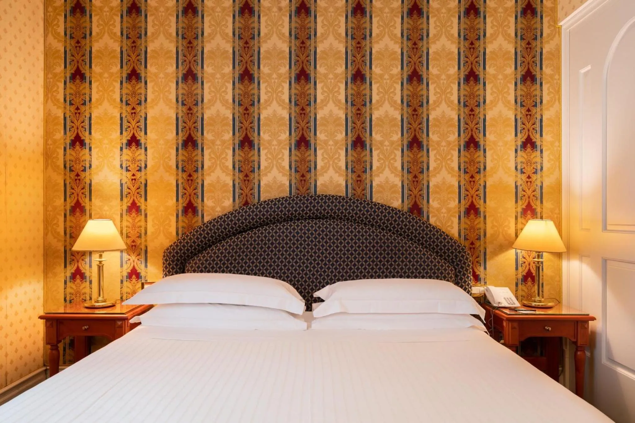 Photo of the whole room, Bed in Grand Hotel Adriatico