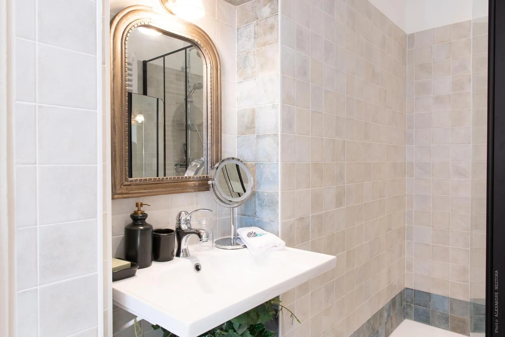 Shower in La Little Maison