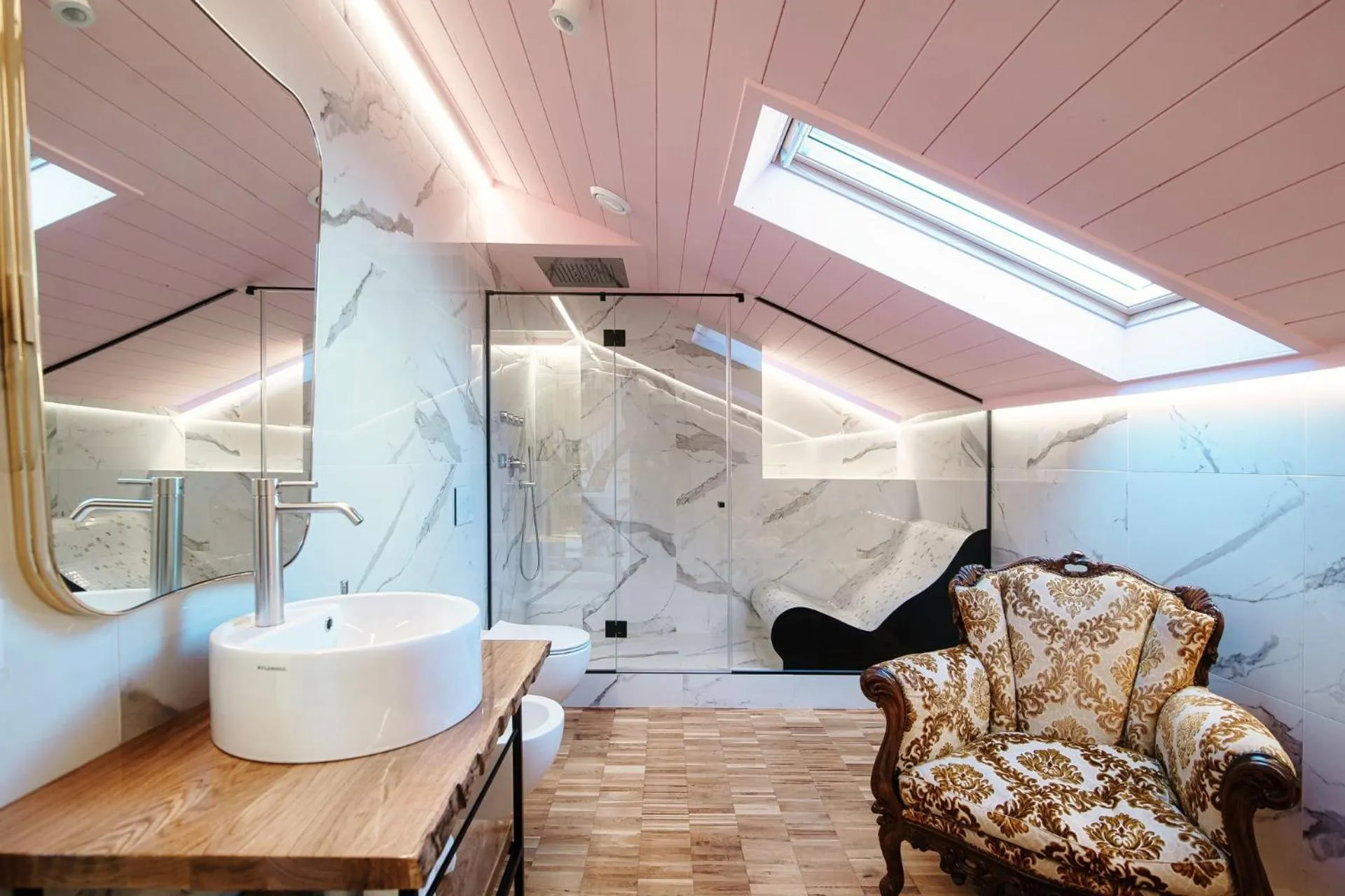 Bathroom in Vitrum - Como Luxury Suites