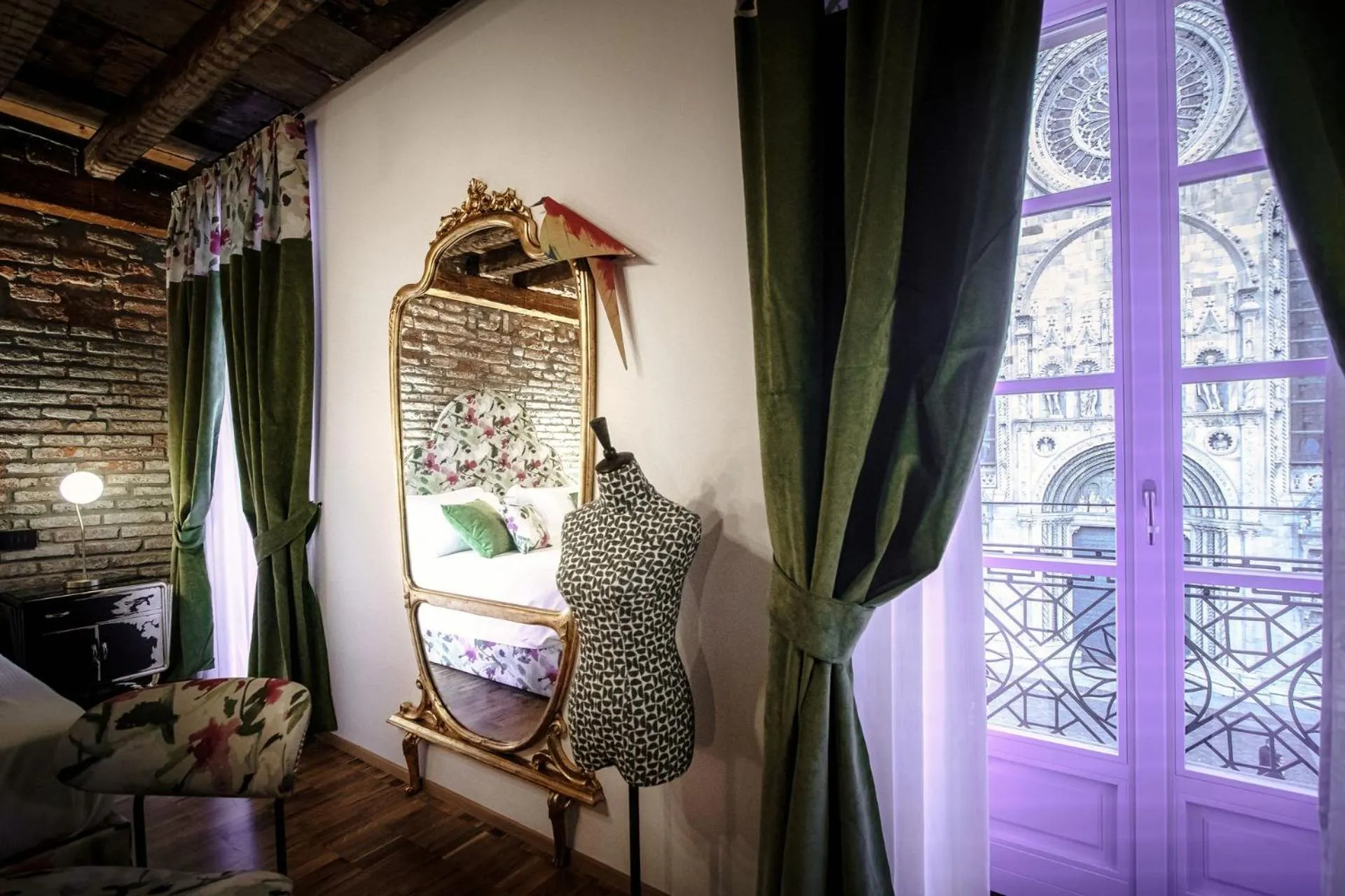 Decorative detail in Vitrum - Como Luxury Suites