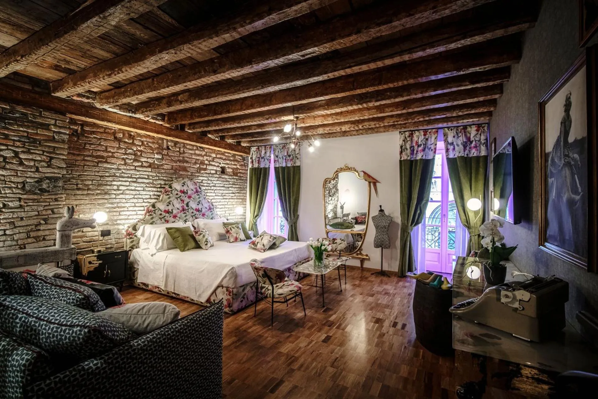 Bedroom in Vitrum - Como Luxury Suites