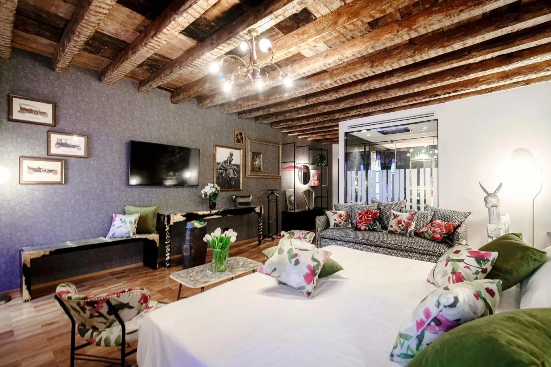 Living room in Vitrum - Como Luxury Suites