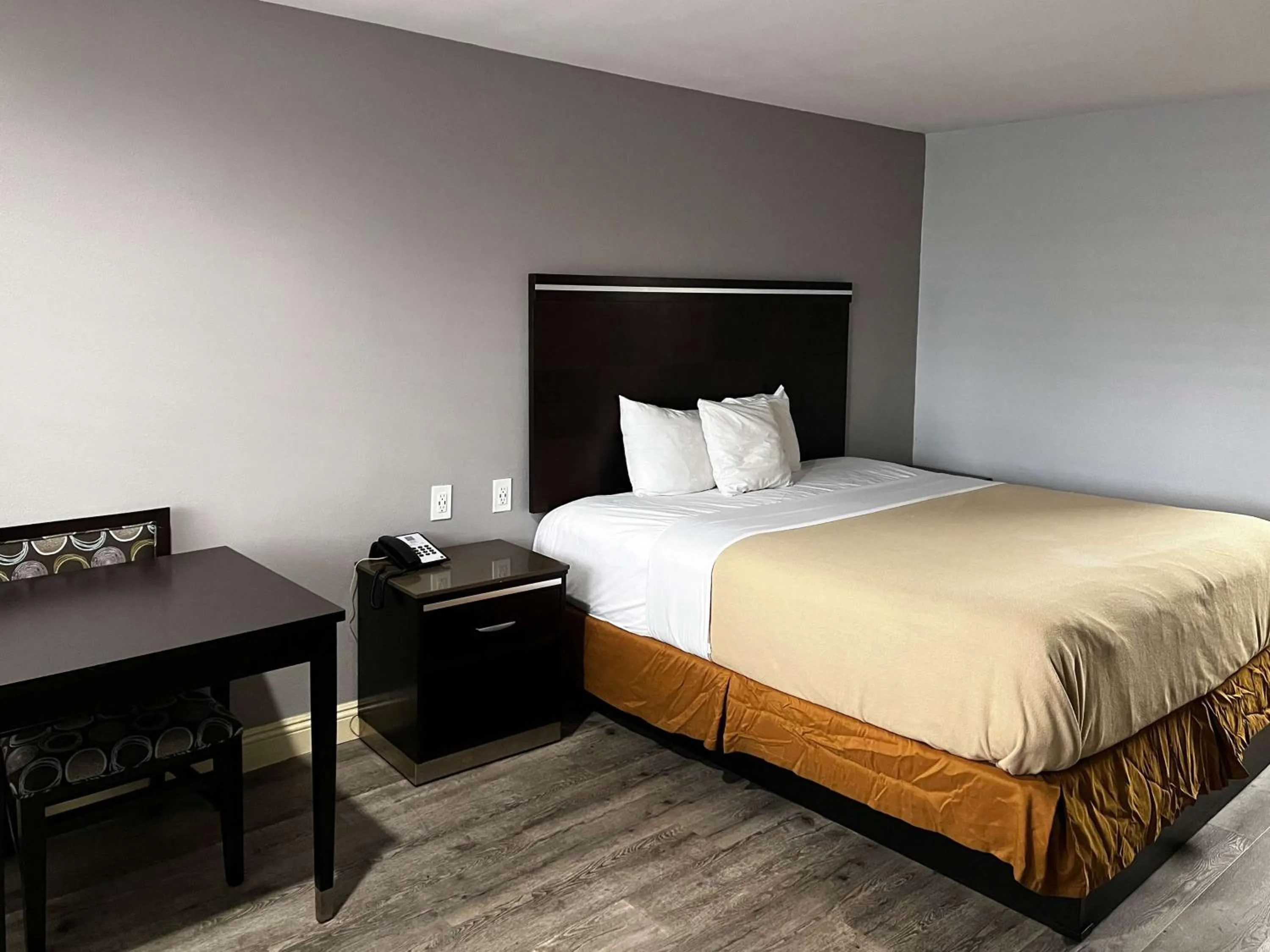 Bedroom, Bed in Studio 6 Artesia CA