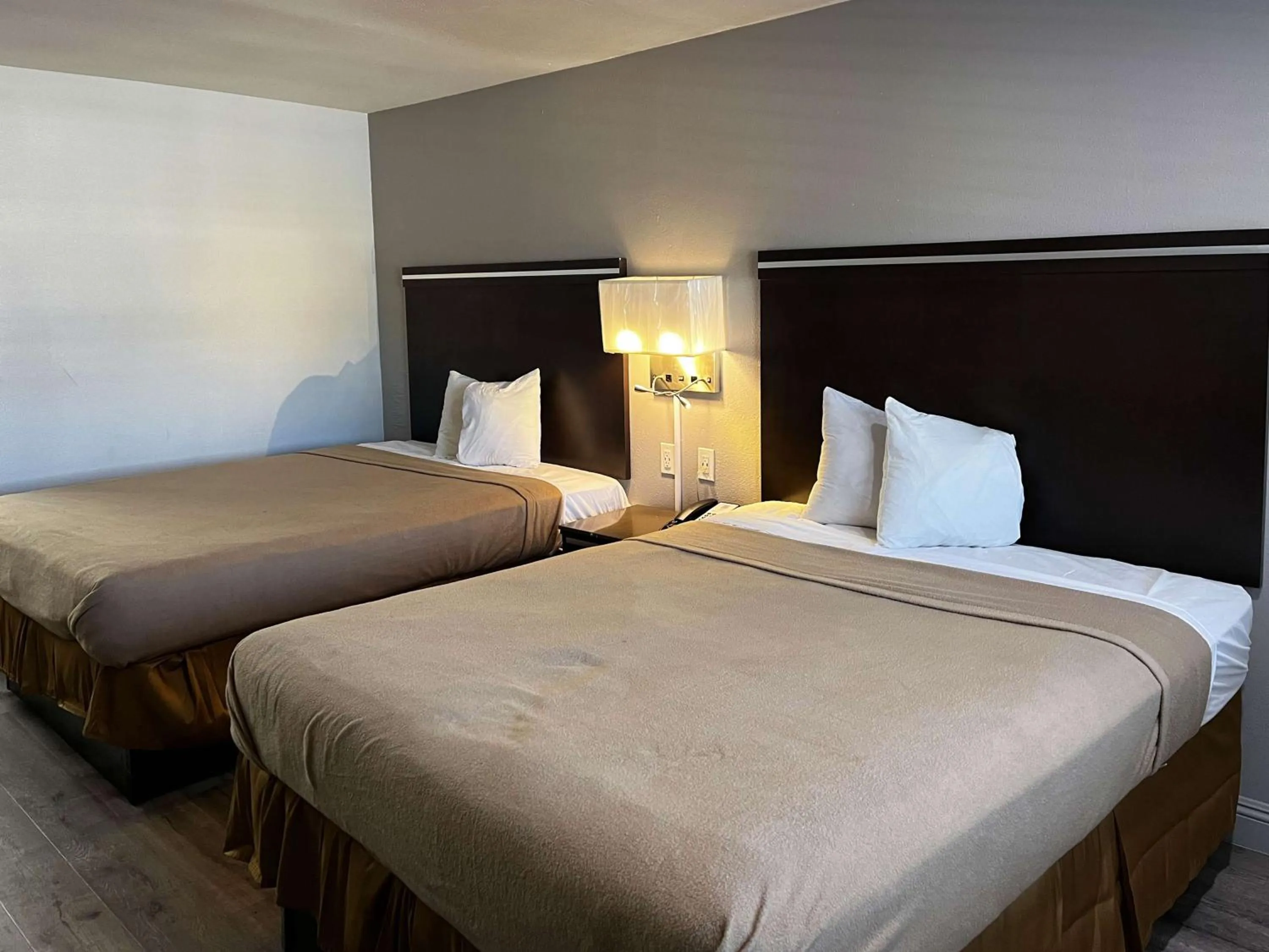 Bedroom, Bed in Studio 6 Artesia CA