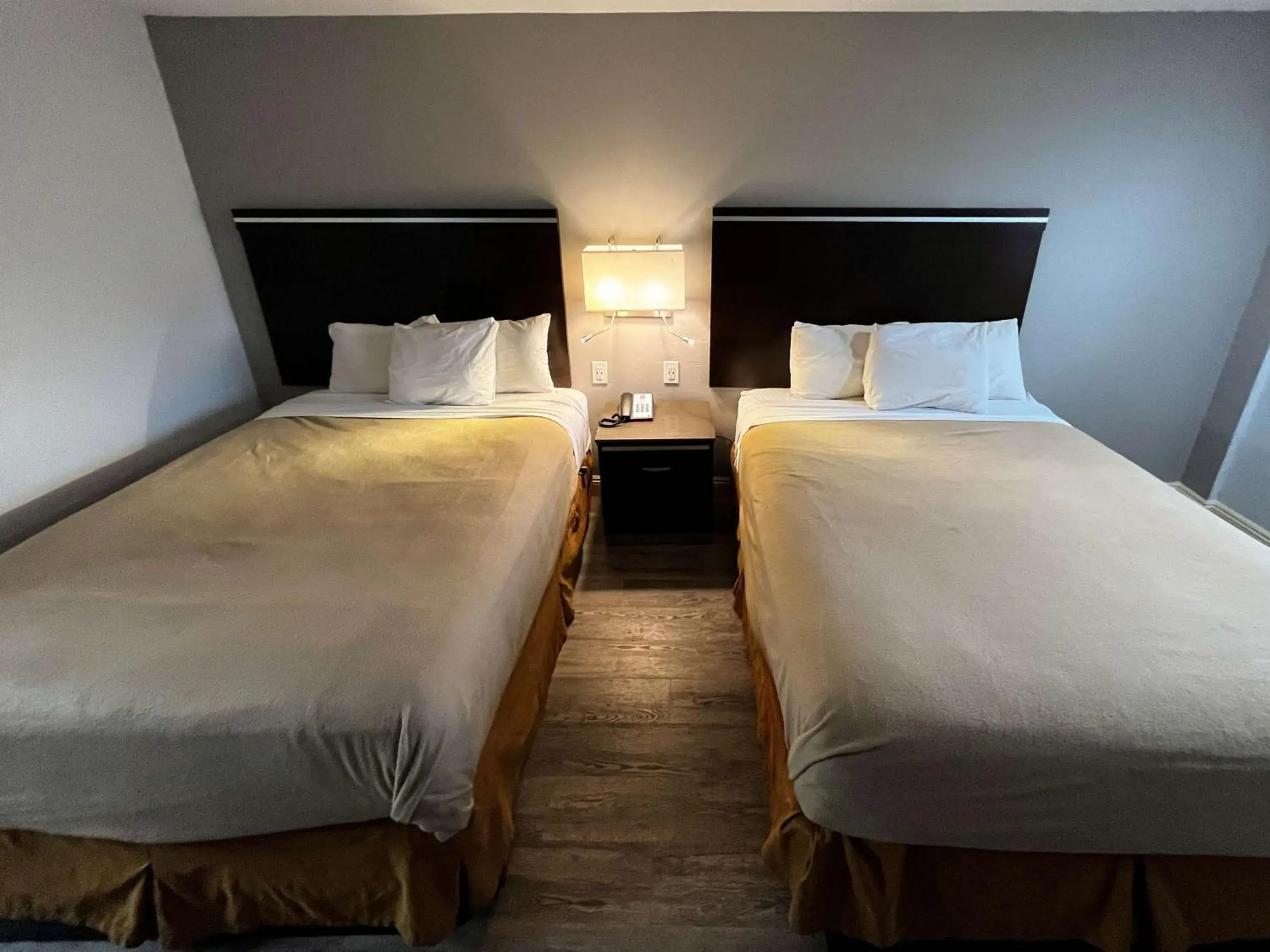 Deluxe Queen Room with Two Queen Beds - Non-Smoking in Studio 6 Artesia CA Deluxe Queen Room with Two Queen Beds - Non-Smoking in Studio 6 Artesia CA