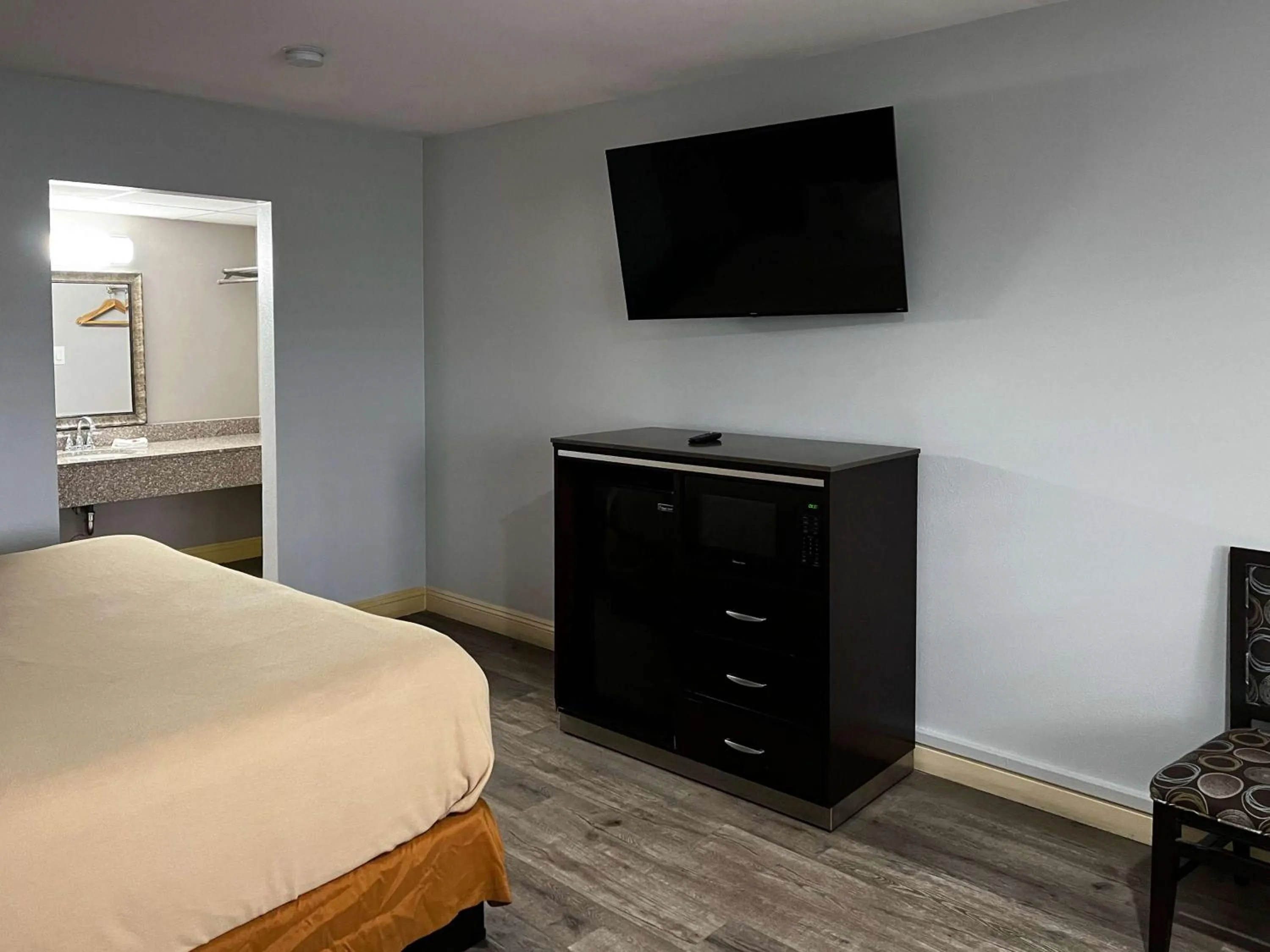 Bedroom, Bed in Studio 6 Artesia CA