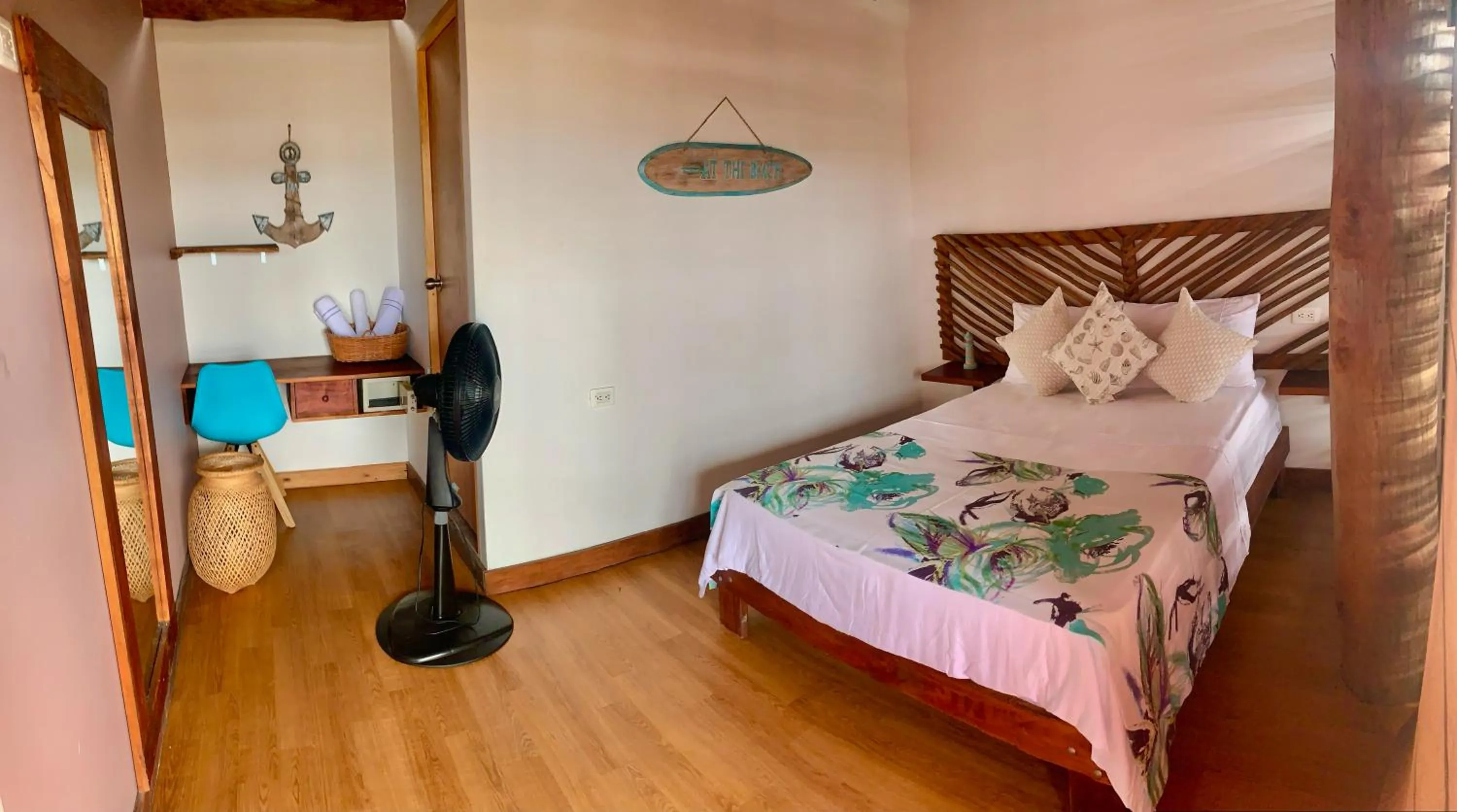 Photo of the whole room, Bed in Soy Local Barú