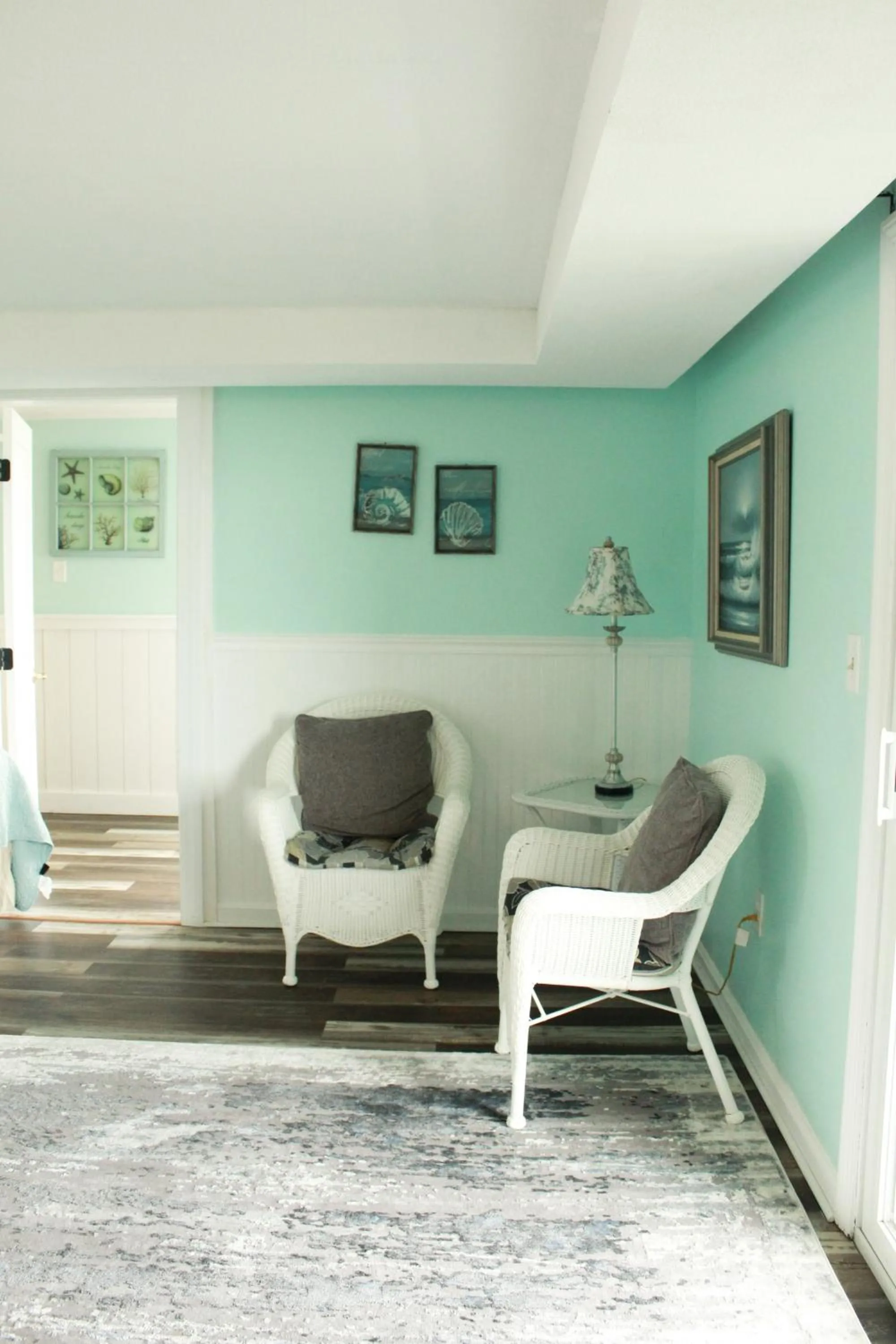 Seating area in Seashell Motel