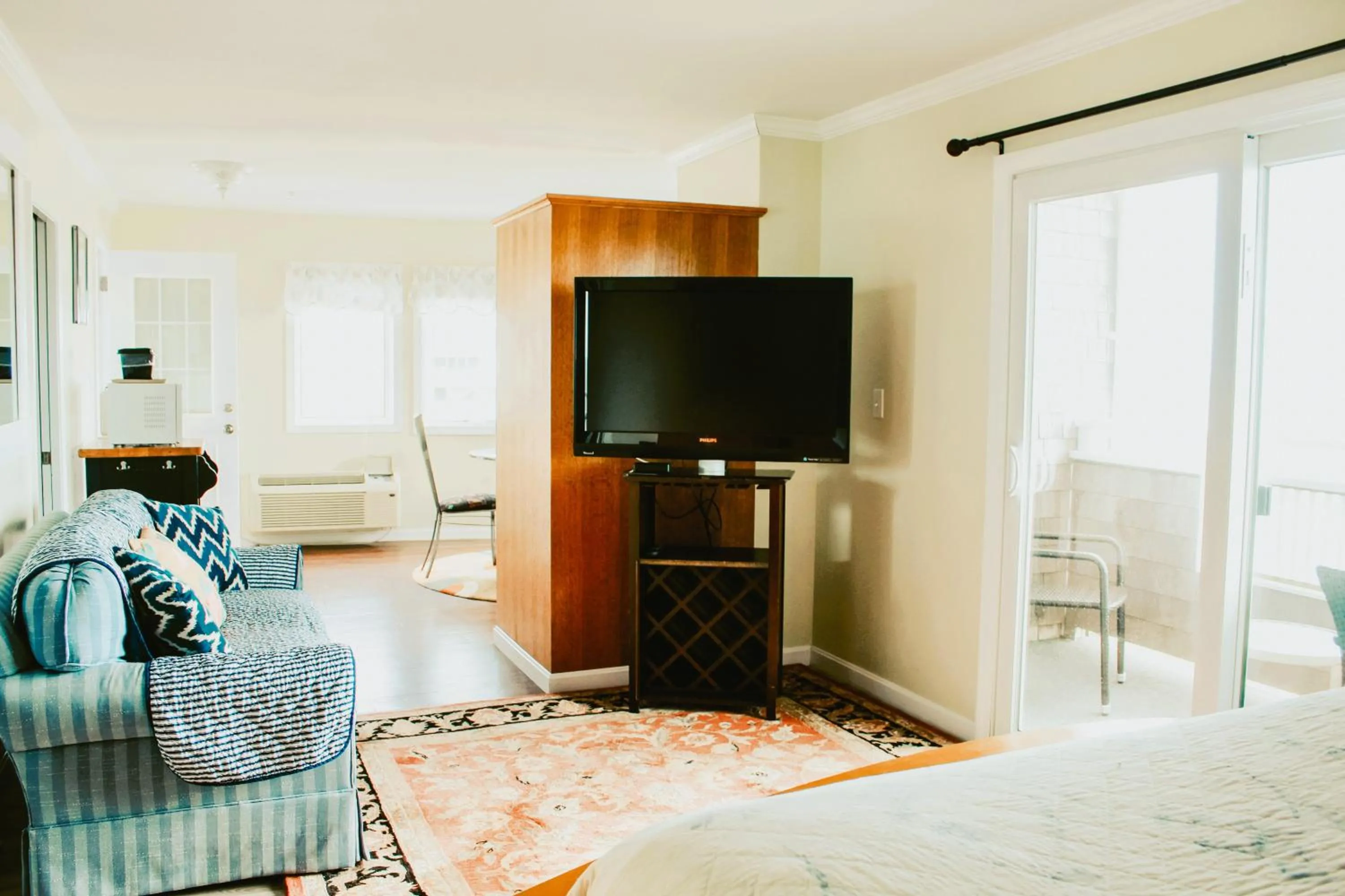 TV and multimedia, Bed in Seashell Motel