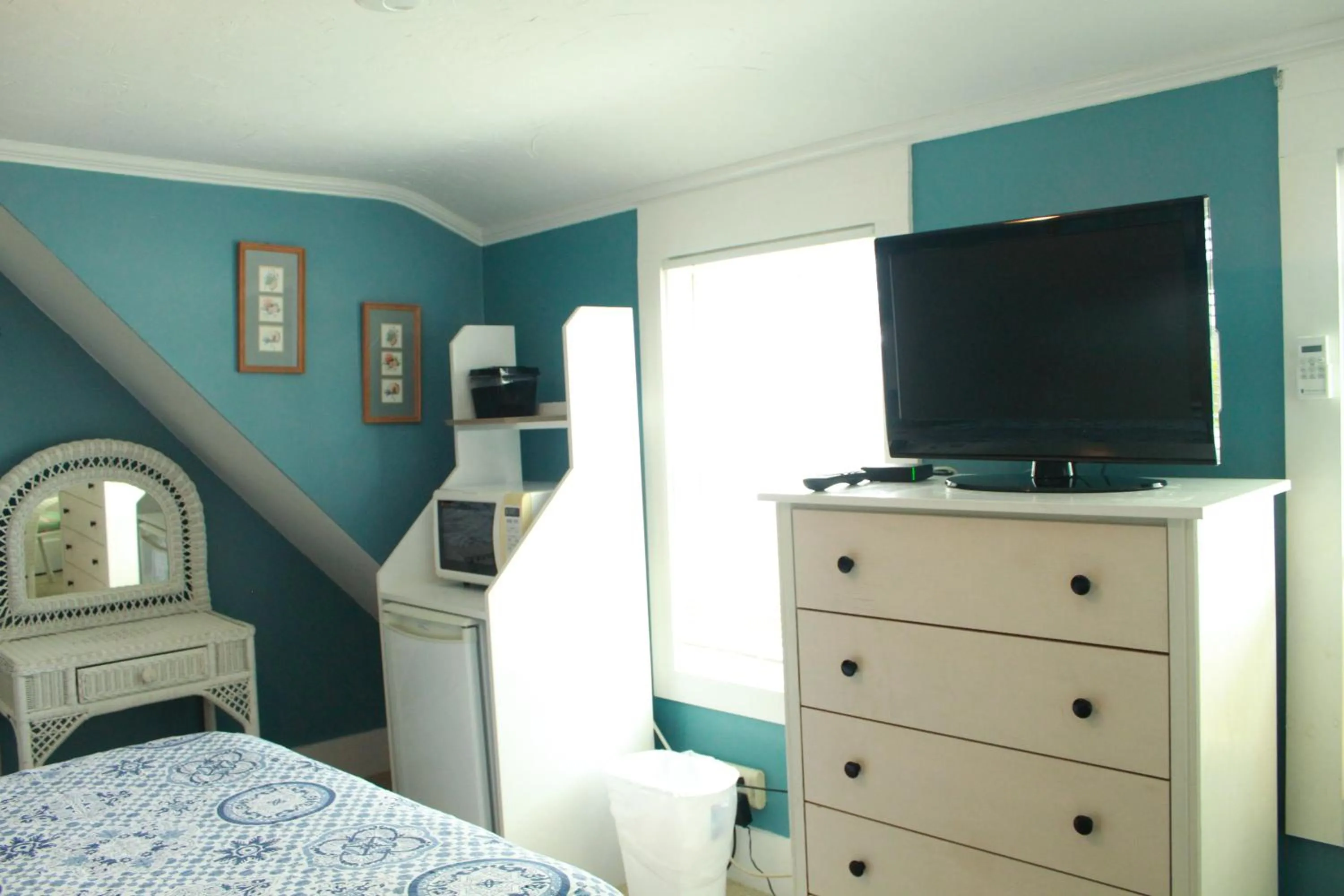 TV and multimedia, Bed in Seashell Motel