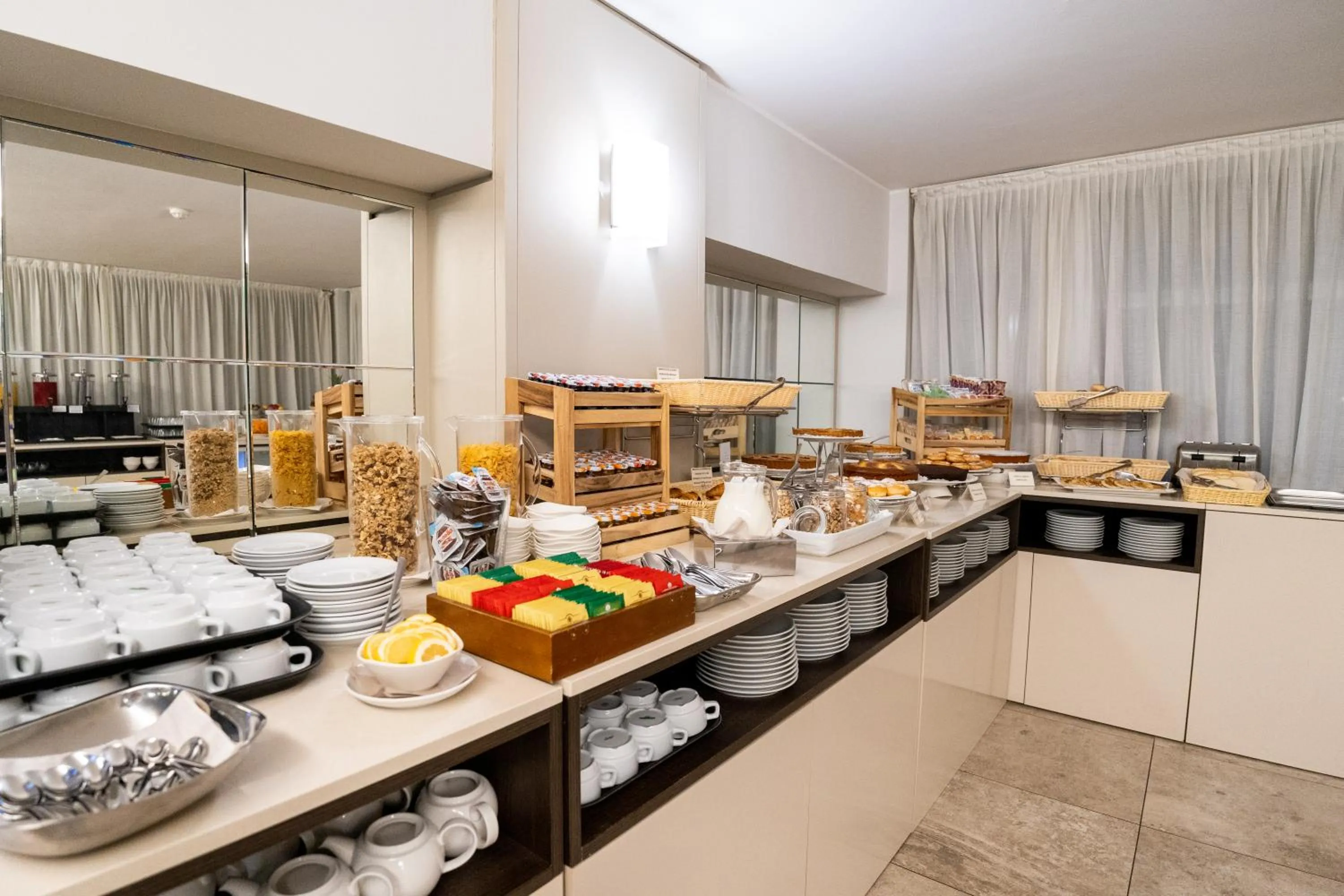 Buffet breakfast in Hotel Como