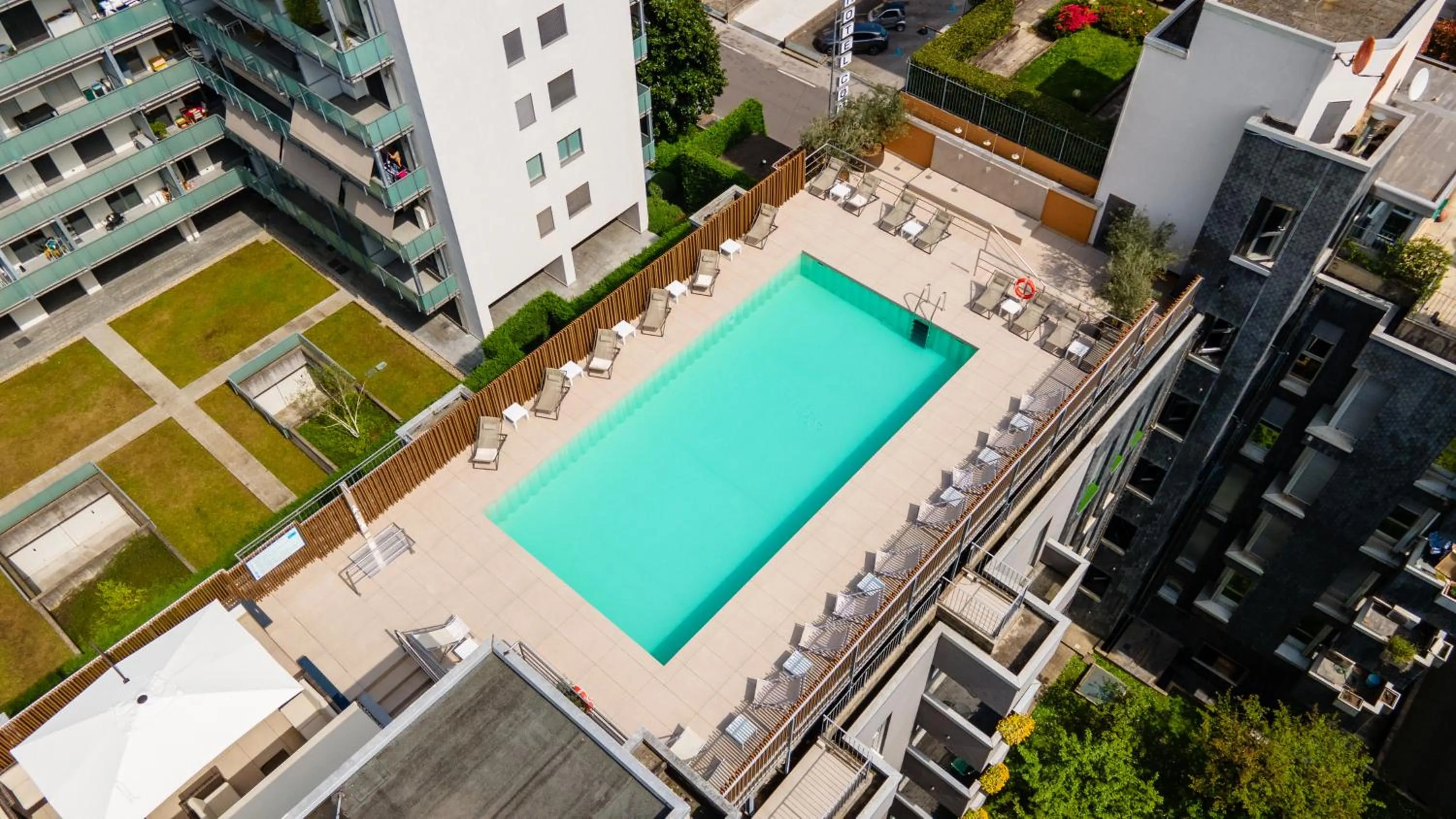 Swimming pool in Hotel Como