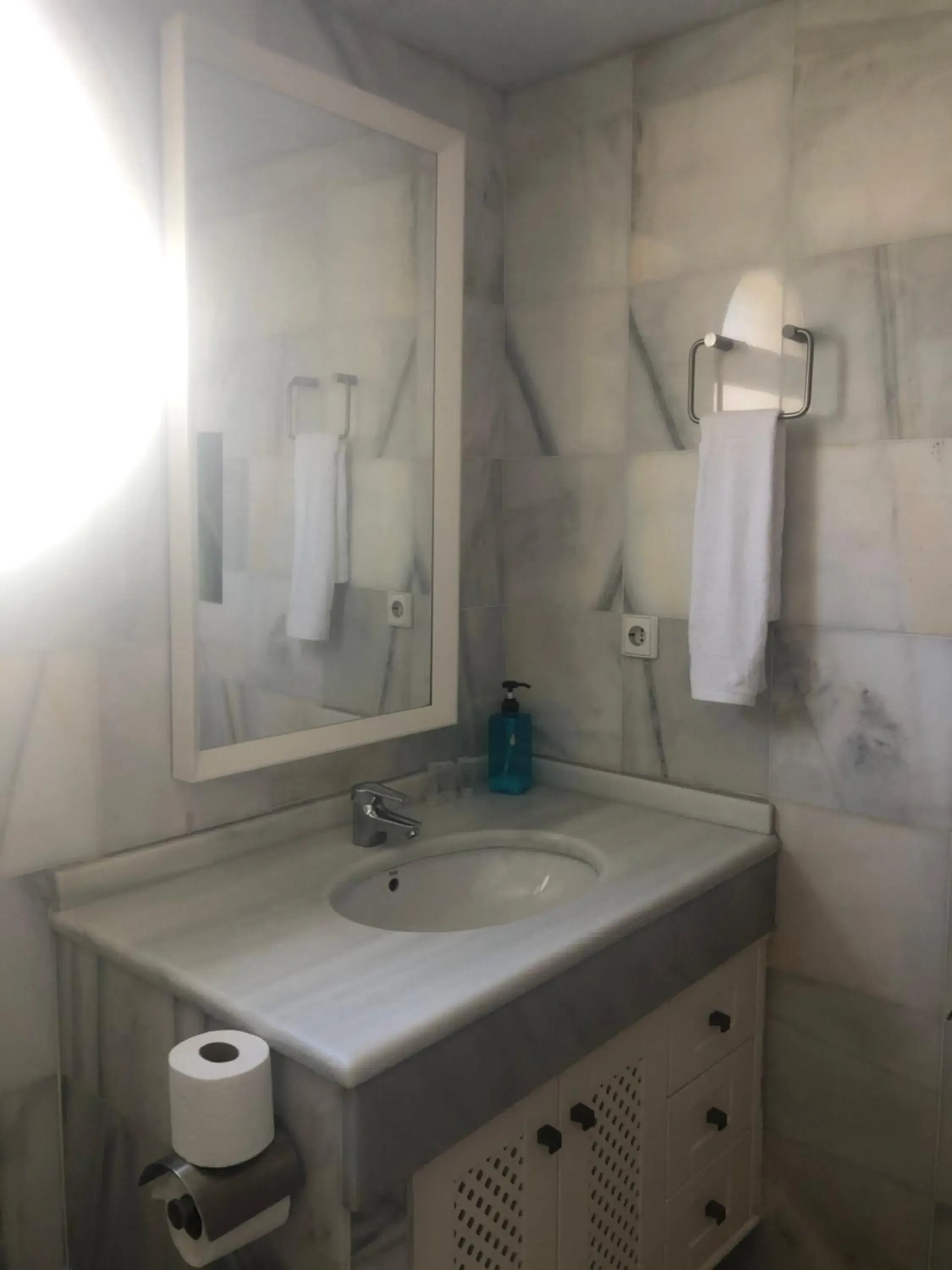 Double Room with Shared Bathroom in VILLA BONITA Double Room with Shared Bathroom in VILLA BONITA