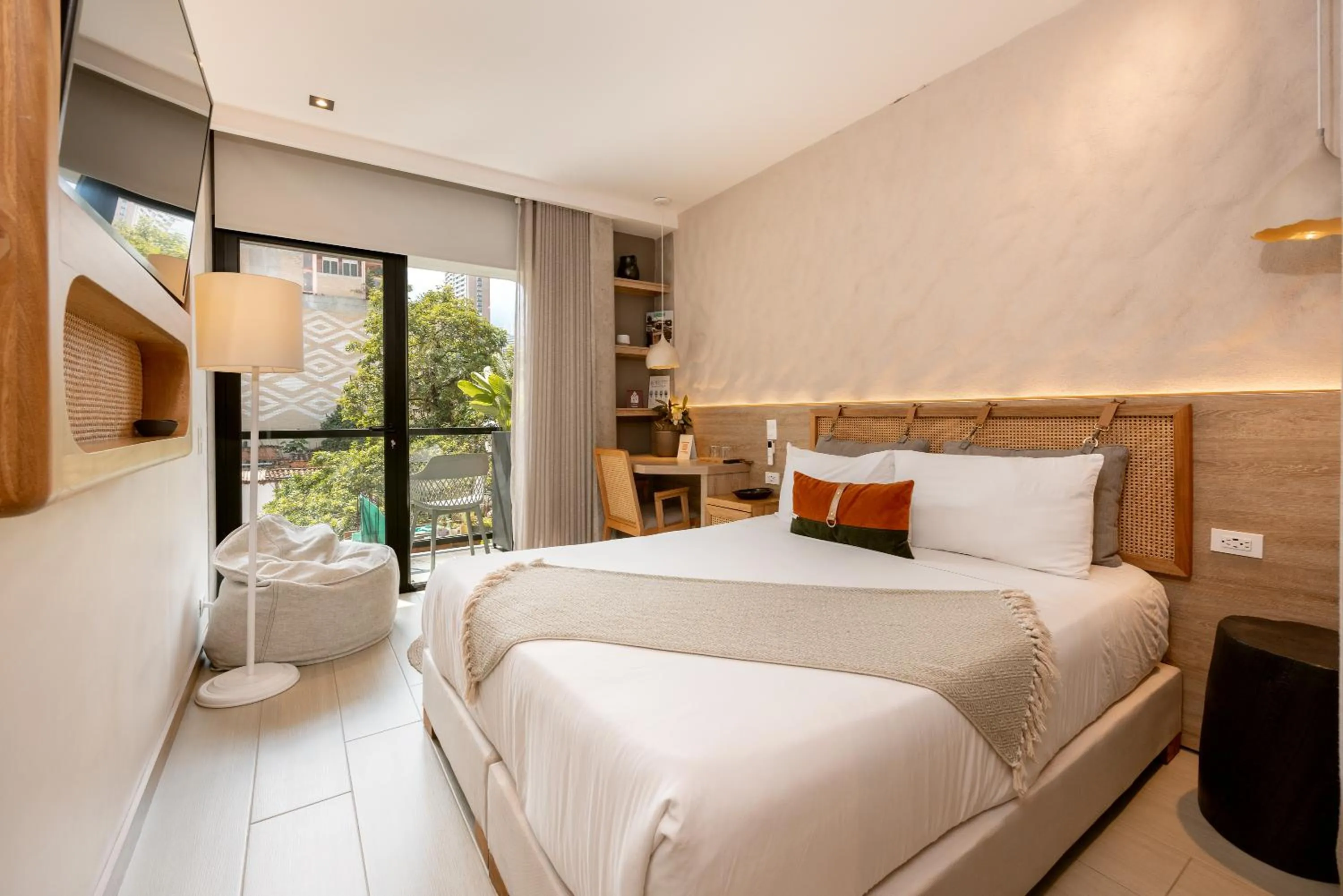 Bedroom, Bed in Landmark Hotel