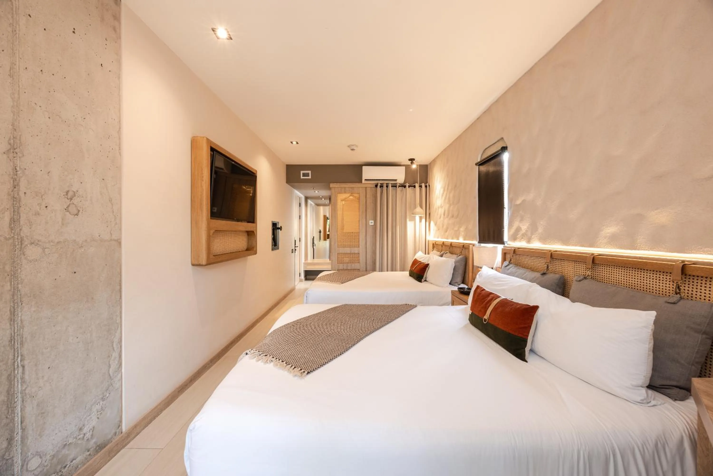 Bedroom, Bed in Landmark Hotel