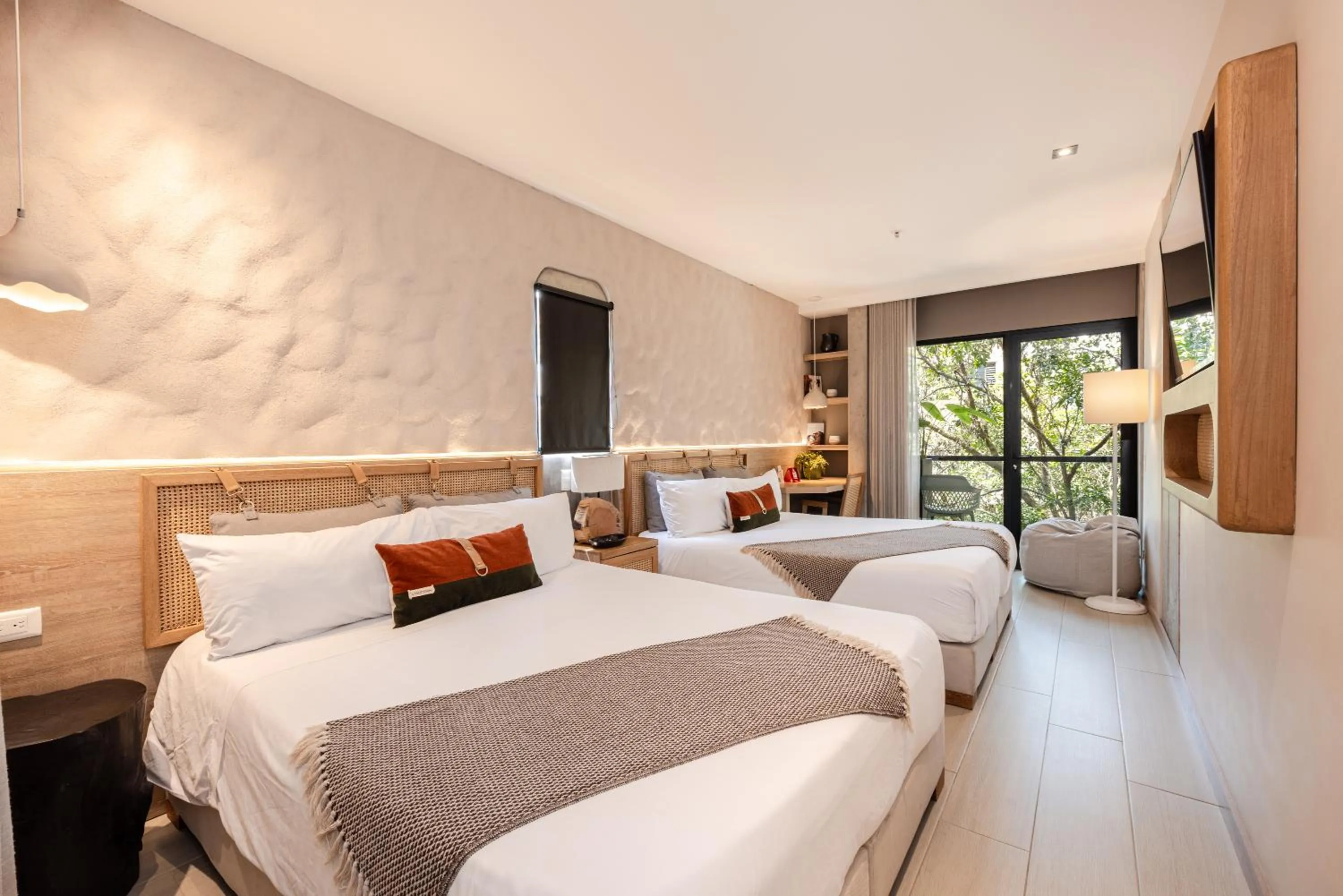 Bedroom, Bed in Landmark Hotel