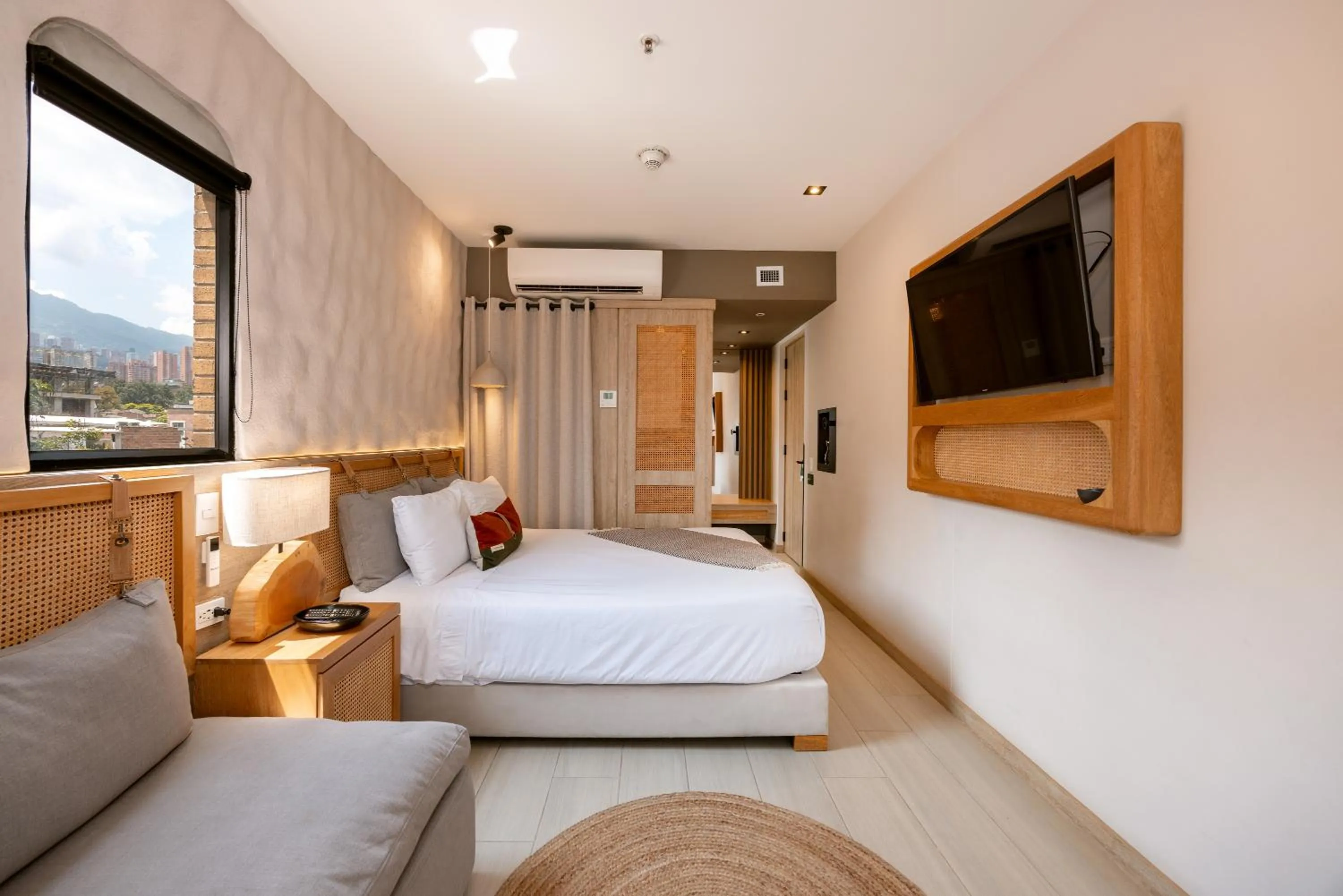 Bedroom, Bed in Landmark Hotel