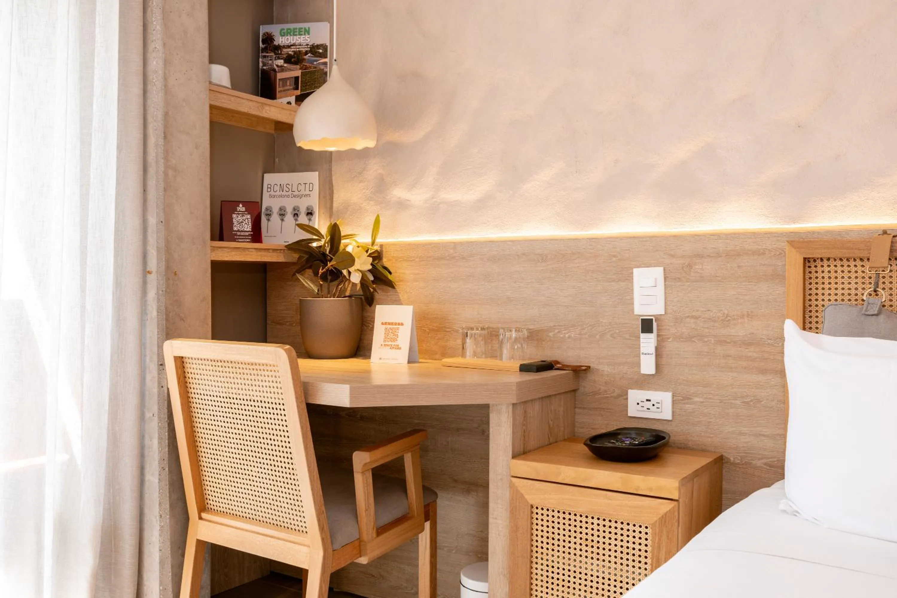 Bedroom, Bed in Landmark Hotel