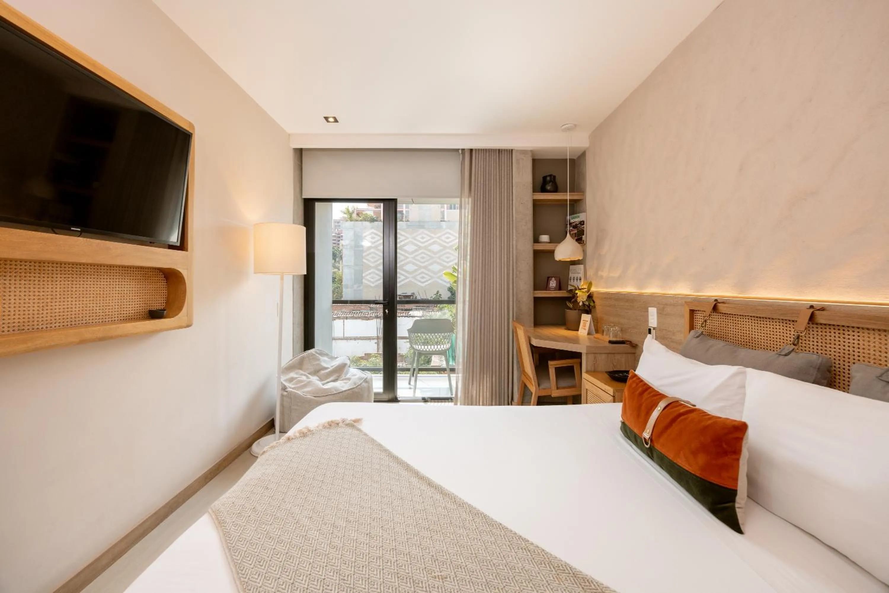 Bedroom, Bed in Landmark Hotel