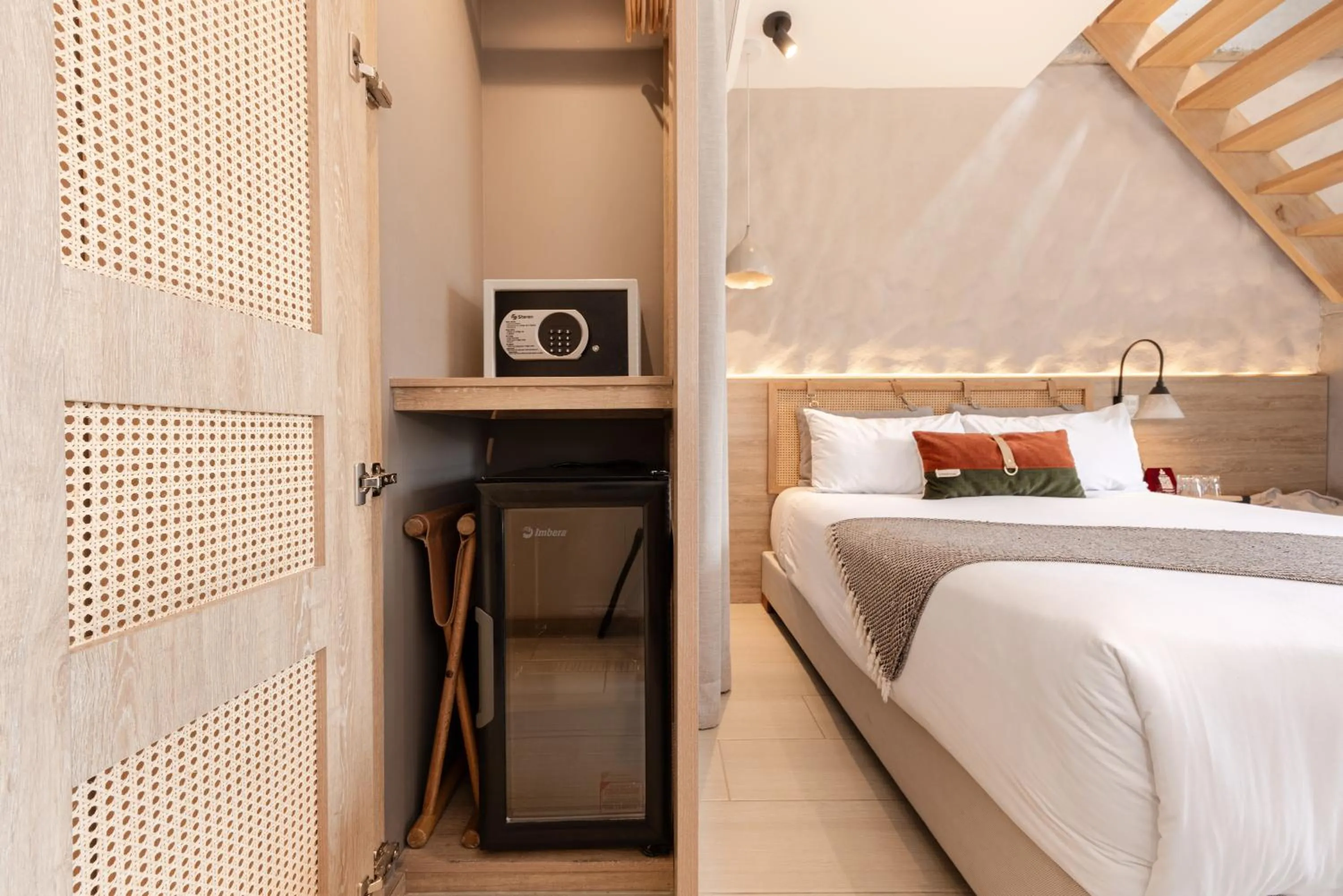 Bedroom, Bed in Landmark Hotel