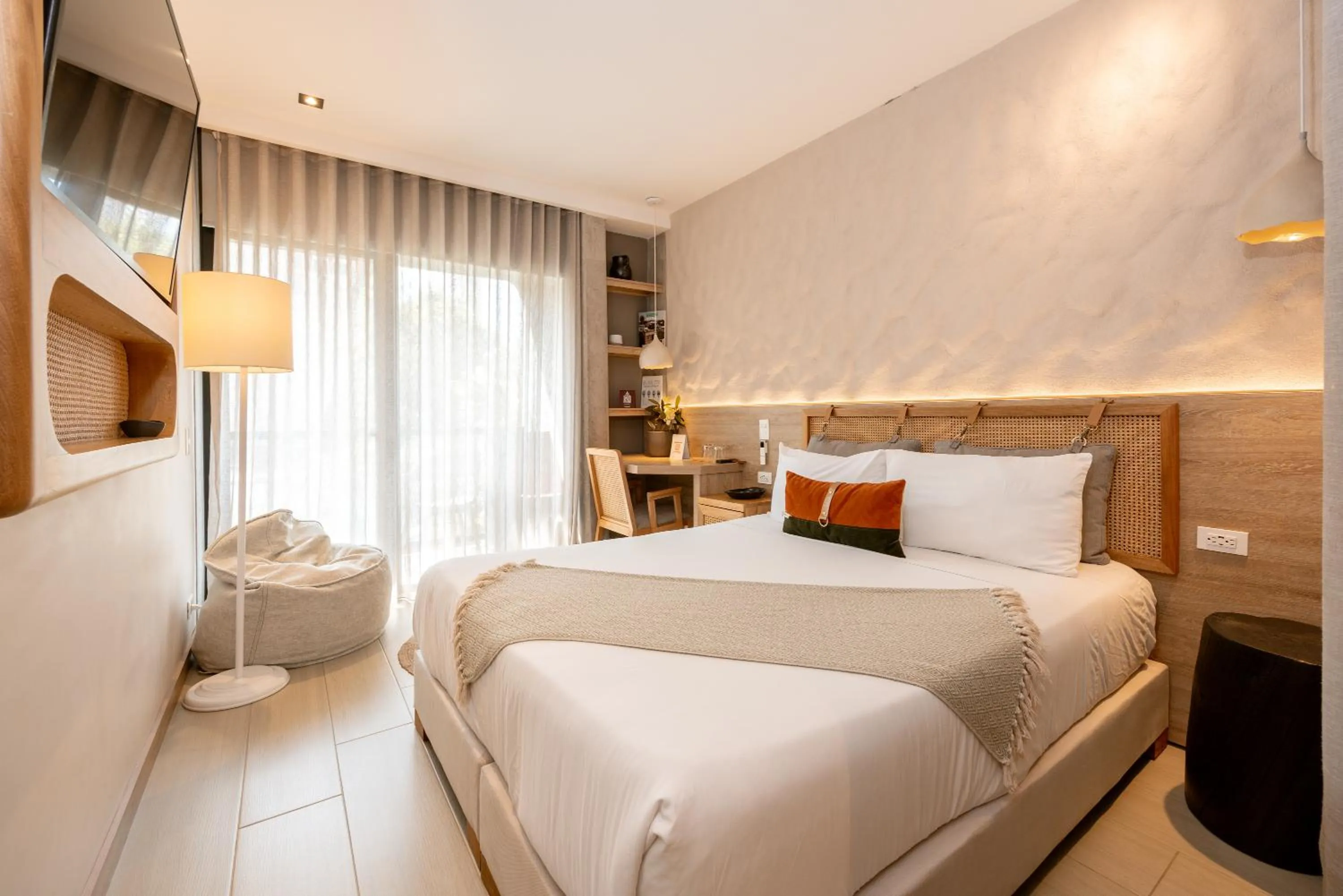 Bedroom, Bed in Landmark Hotel