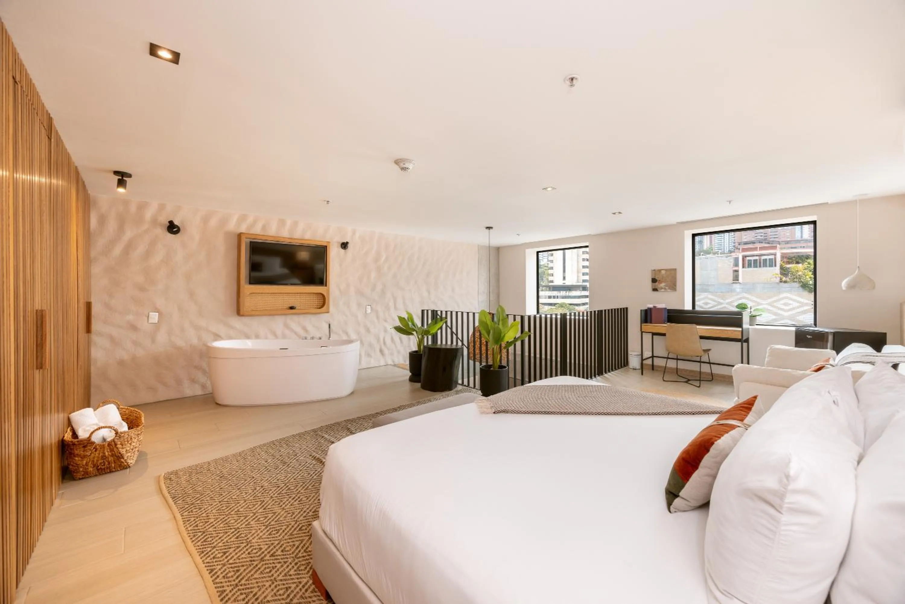 Bedroom, Bed in Landmark Hotel