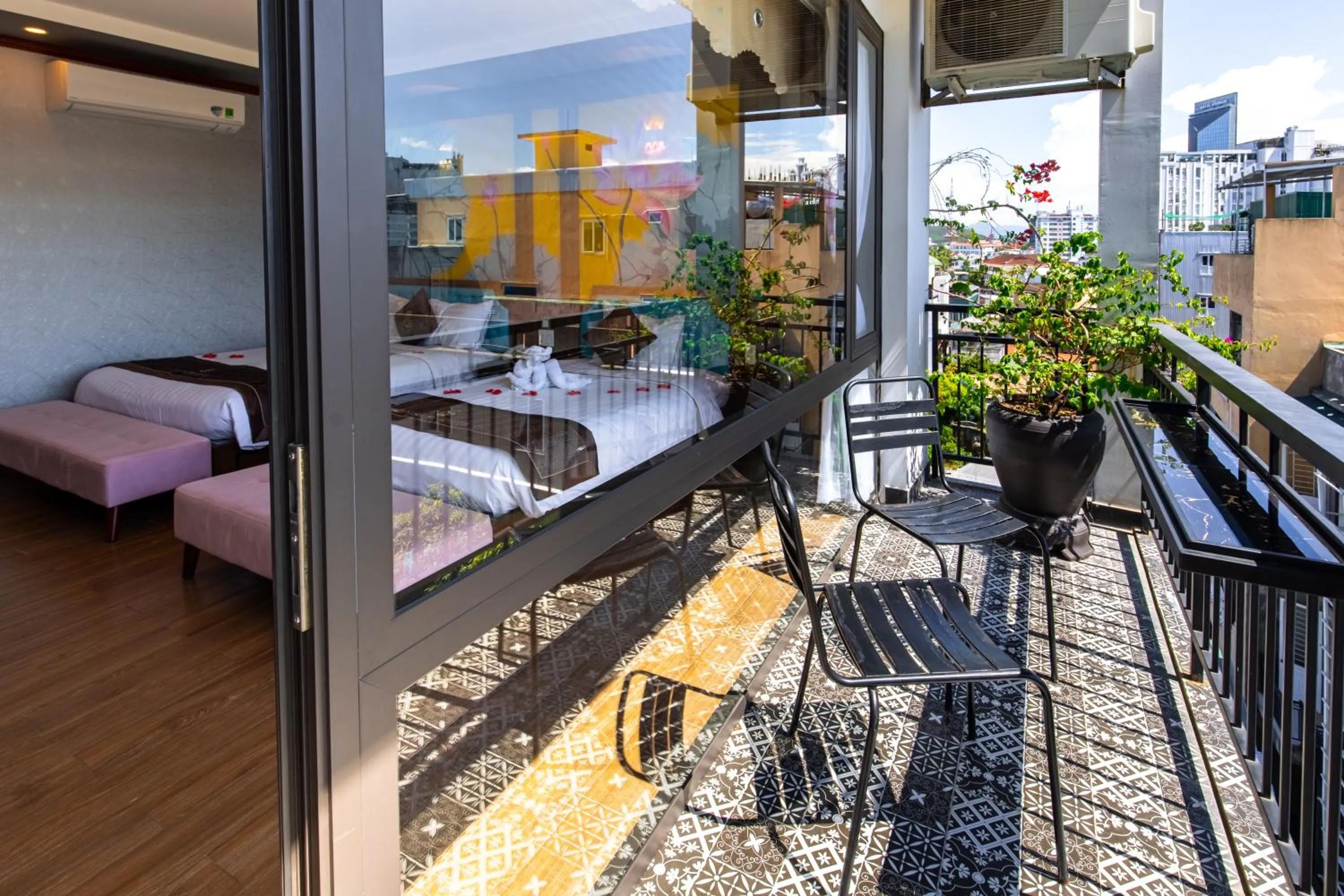 View (from property/room), Bed in Jade Scene Hotel