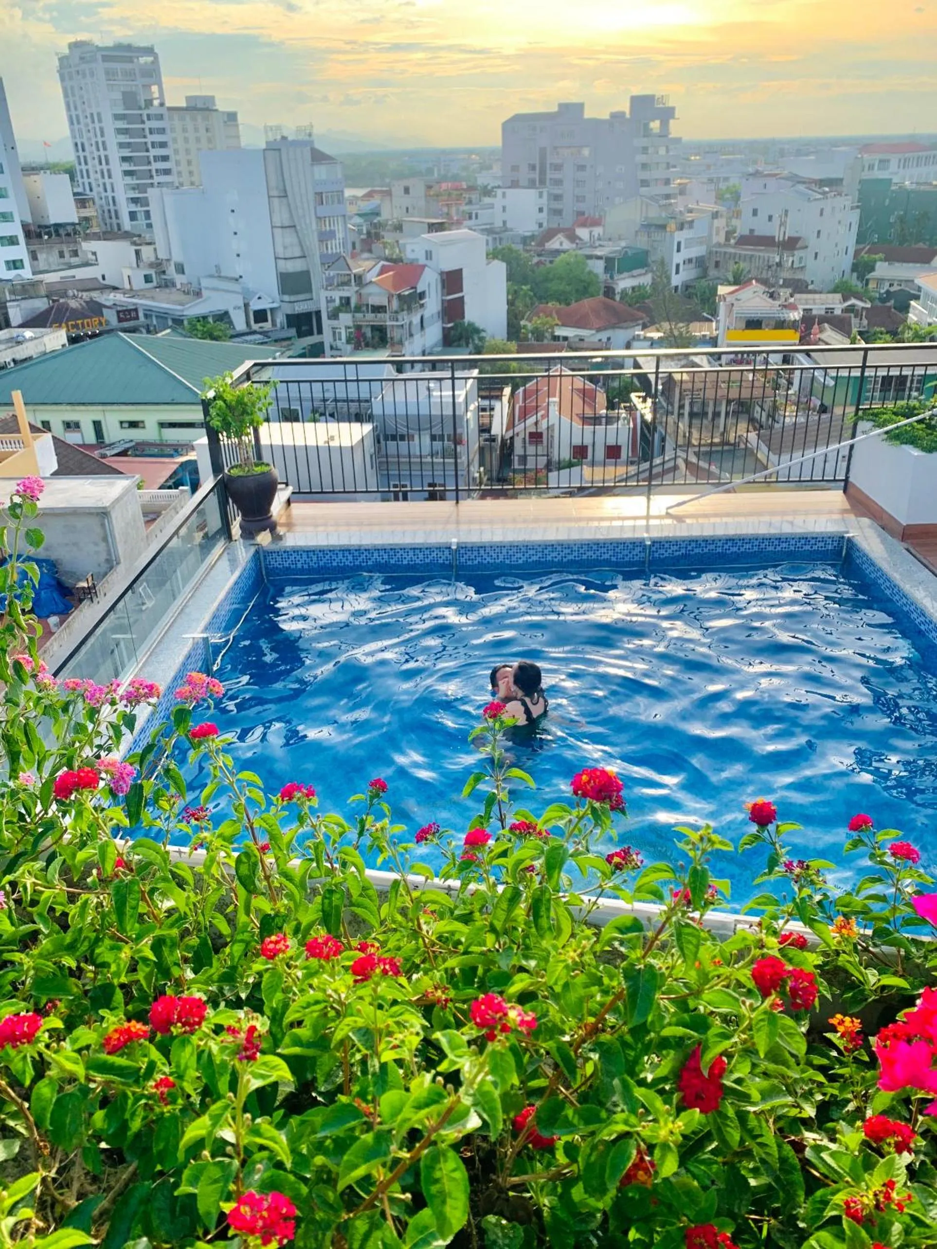 Swimming pool in Jade Scene Hotel