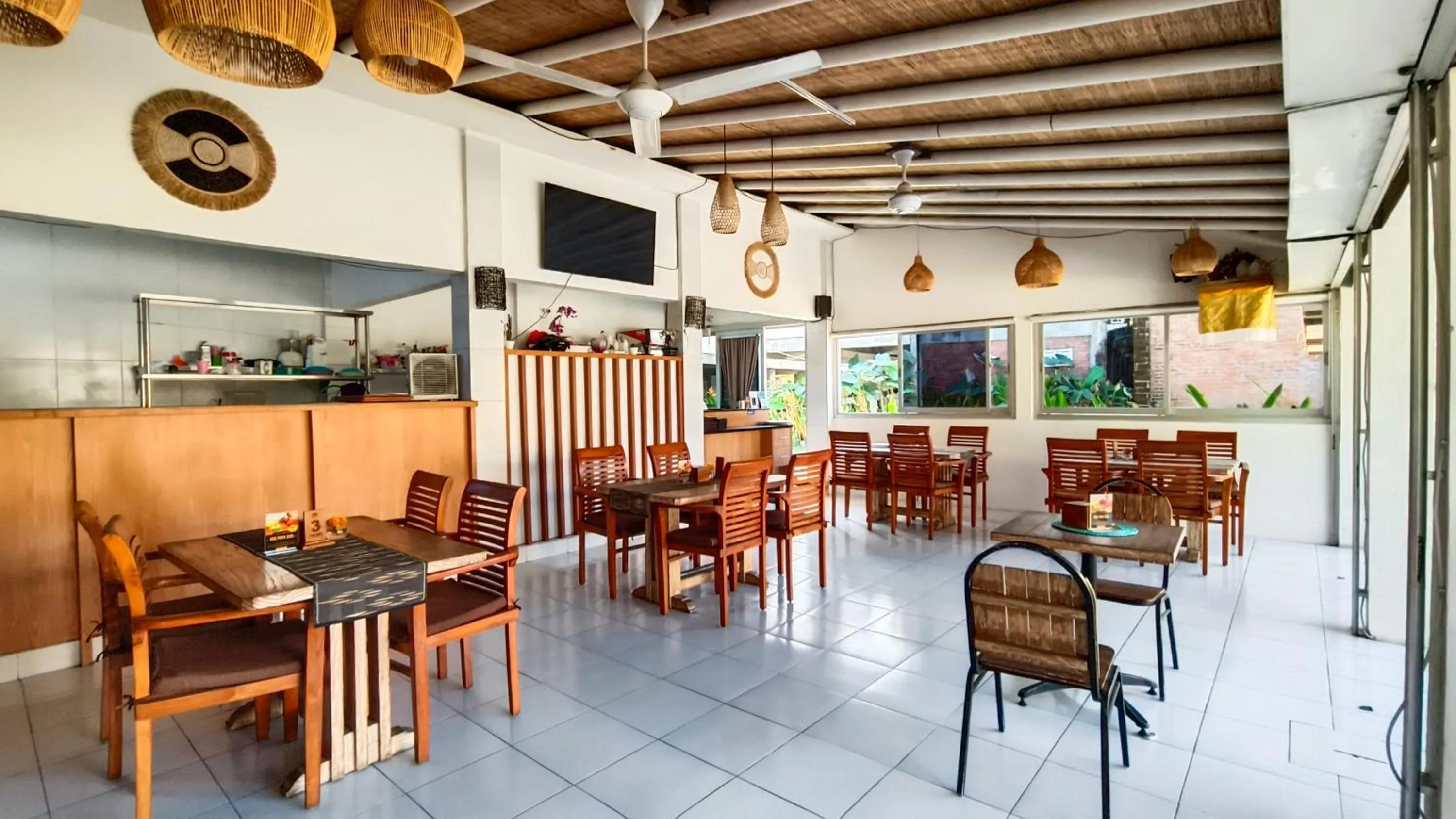 Restaurant/places to eat in The Tunjung Boutique Resort