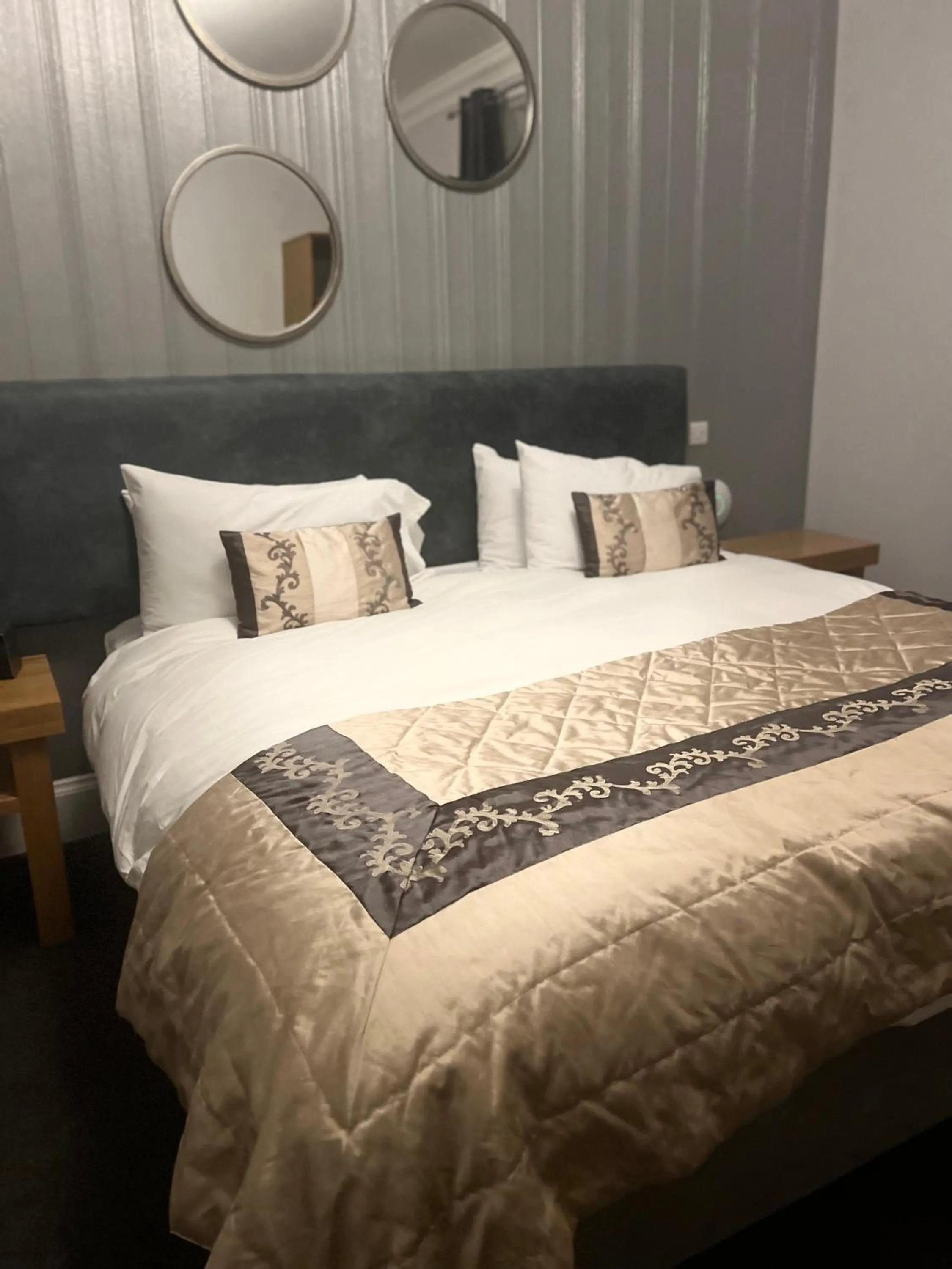 Bed in The Aberlour Hotel