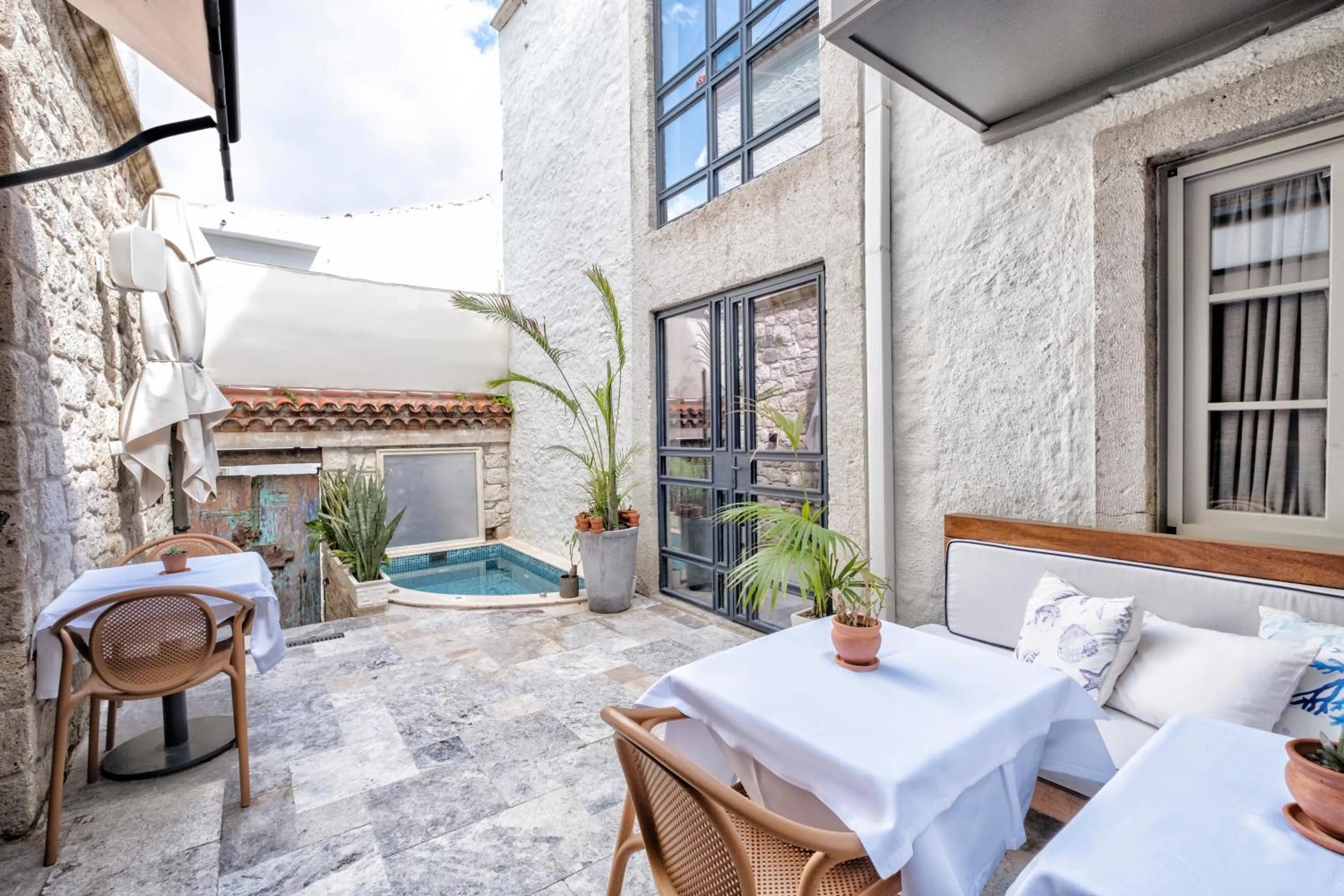 Inner courtyard view in Alle Alaçatı