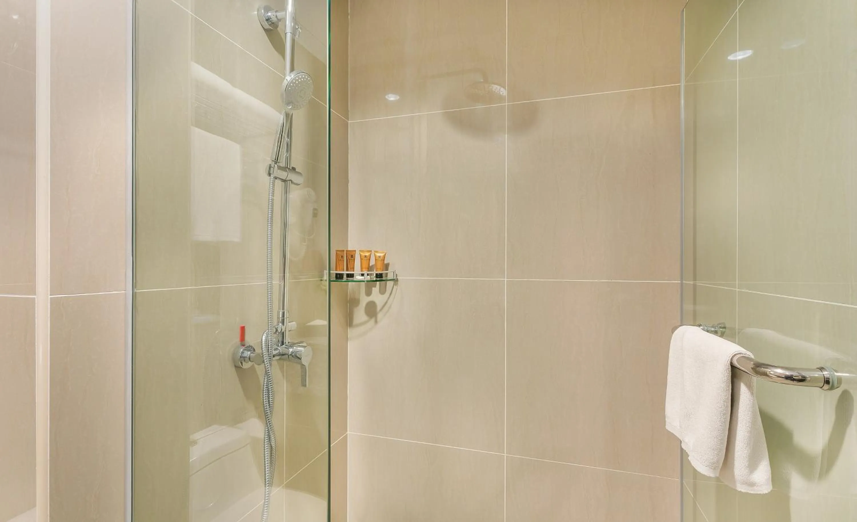 Bathroom in Le'venue Hotel