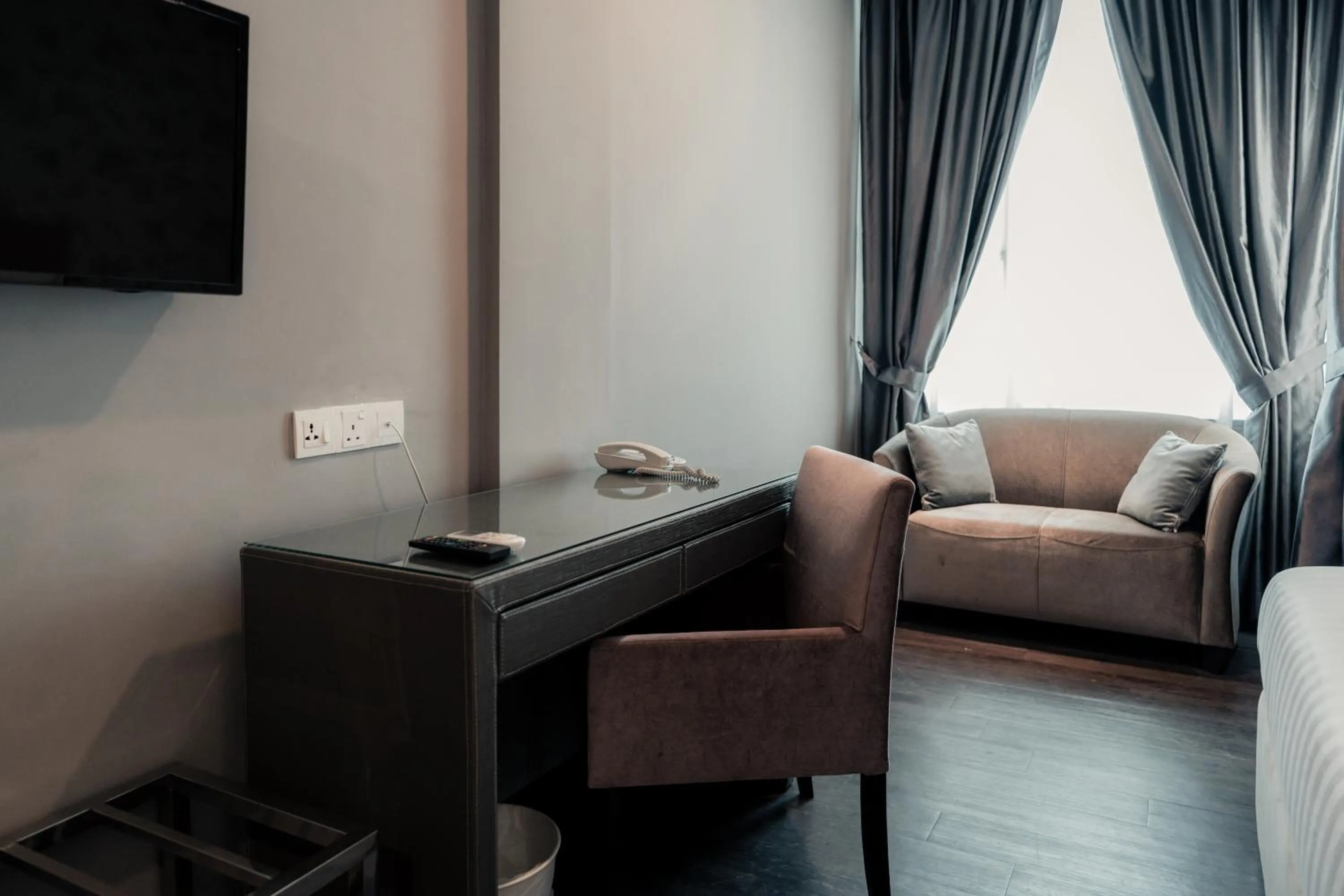 Seating area in Le'venue Hotel